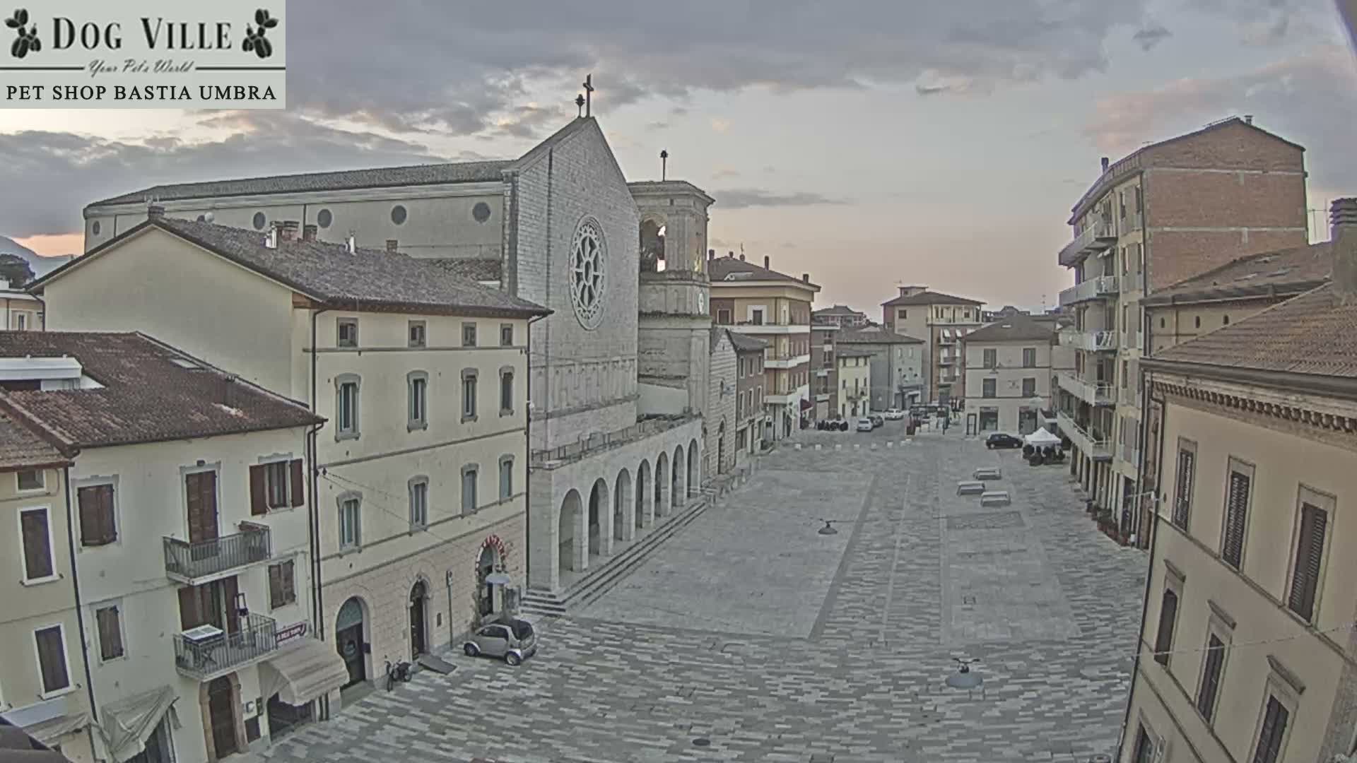 Bastia Umbra, Piazza Giuseppe Mazzini Square Live Cam - Perugia, Umbria, Italy