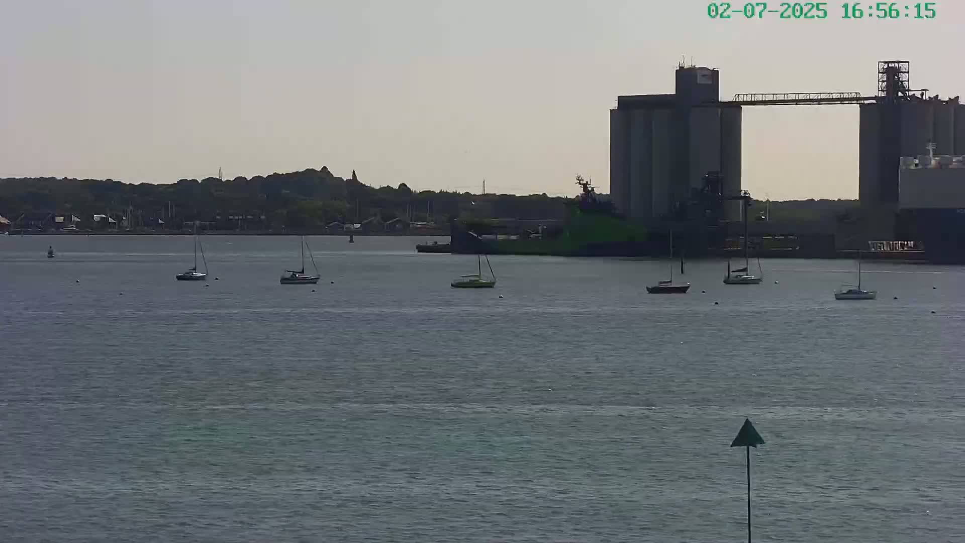 Southampton, Itchen River Agricultural Silos & Hyte View & (Tug & RoRo) Shipspotting  Live Cam - Southampton, Hampshire, South East, England, United Kingdom