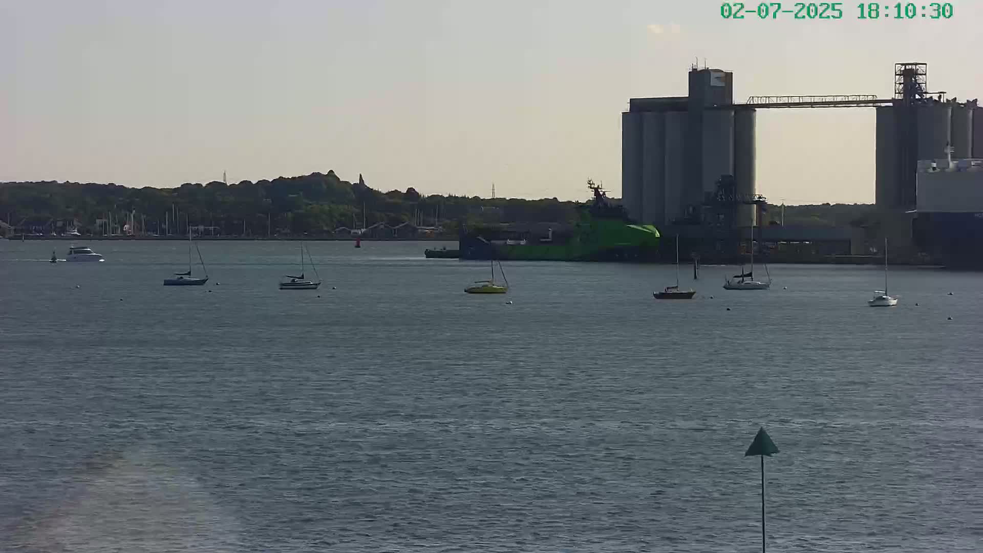 Southampton, Itchen River Agricultural Silos & Hyte View & (Tug & RoRo) Shipspotting  Live Cam - Southampton, Hampshire, South East, England, United Kingdom