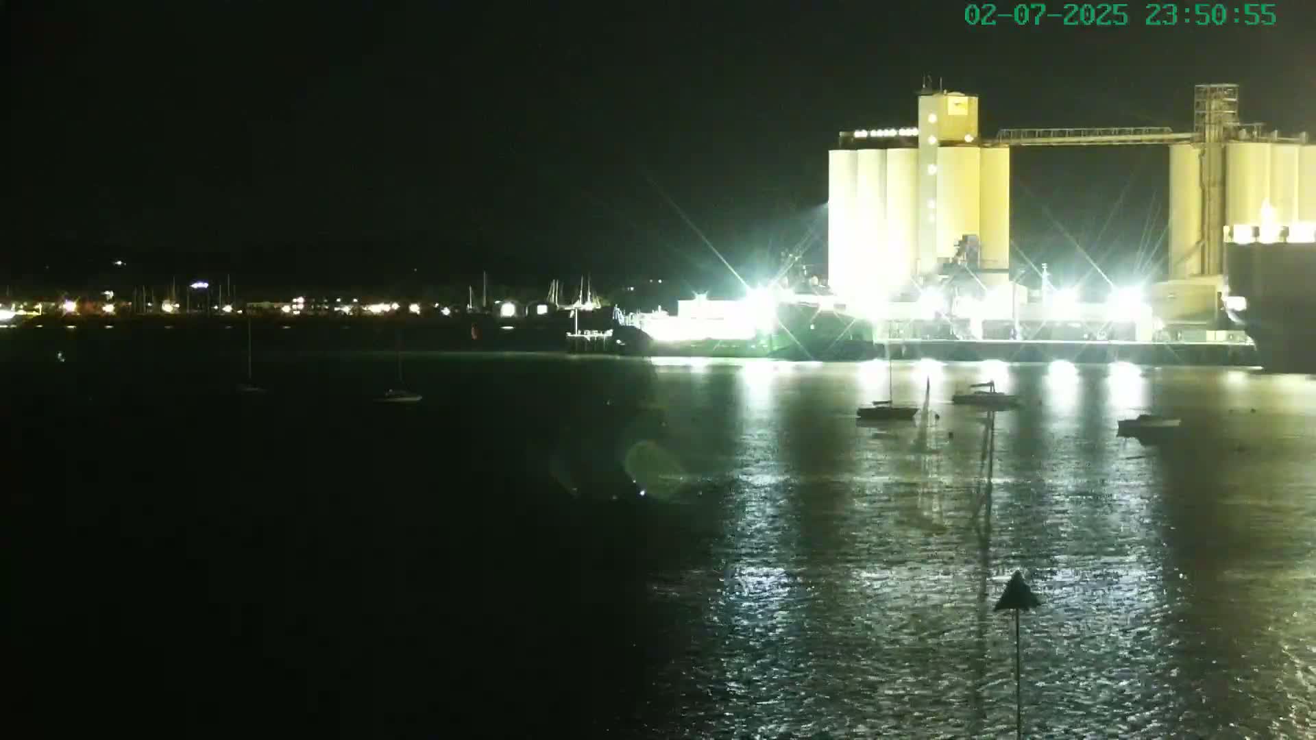 Southampton, Itchen River Agricultural Silos & Hyte View & (Tug & RoRo) Shipspotting  Live Cam - Southampton, Hampshire, South East, England, United Kingdom