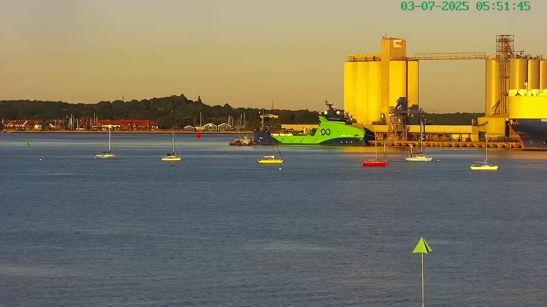 Southampton, Itchen River Agricultural Silos & Hyte View & (Tug & RoRo) Shipspotting  Live Cam - Southampton, Hampshire, South East, England, United Kingdom