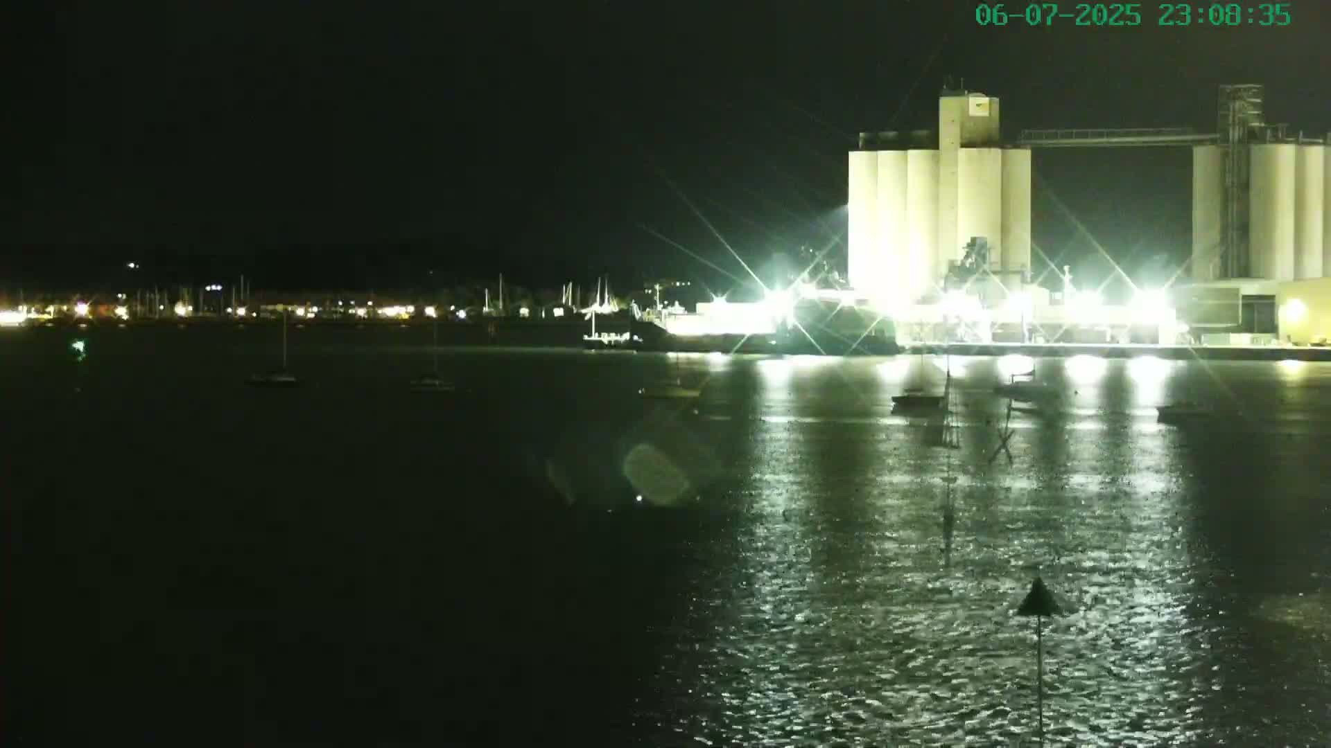 Southampton, Itchen River Agricultural Silos & Hyte View & (Tug & RoRo) Shipspotting  Live Cam - Southampton, Hampshire, South East, England, United Kingdom