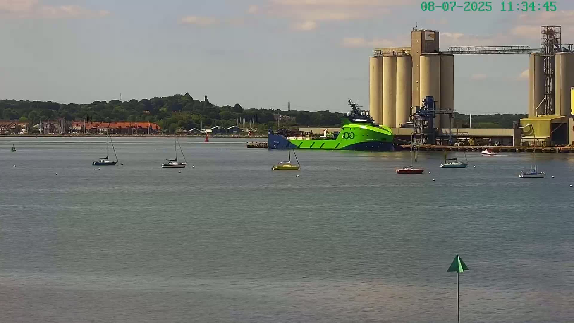 Southampton, Itchen River Agricultural Silos & Hyte View & (Tug & RoRo) Shipspotting  Live Cam - Southampton, Hampshire, South East, England, United Kingdom