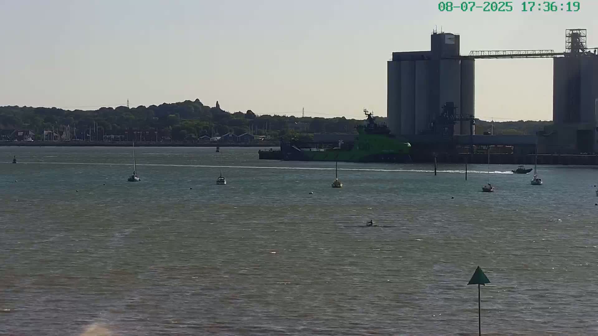 Southampton, Itchen River Agricultural Silos & Hyte View & (Tug & RoRo) Shipspotting  Live Cam - Southampton, Hampshire, South East, England, United Kingdom