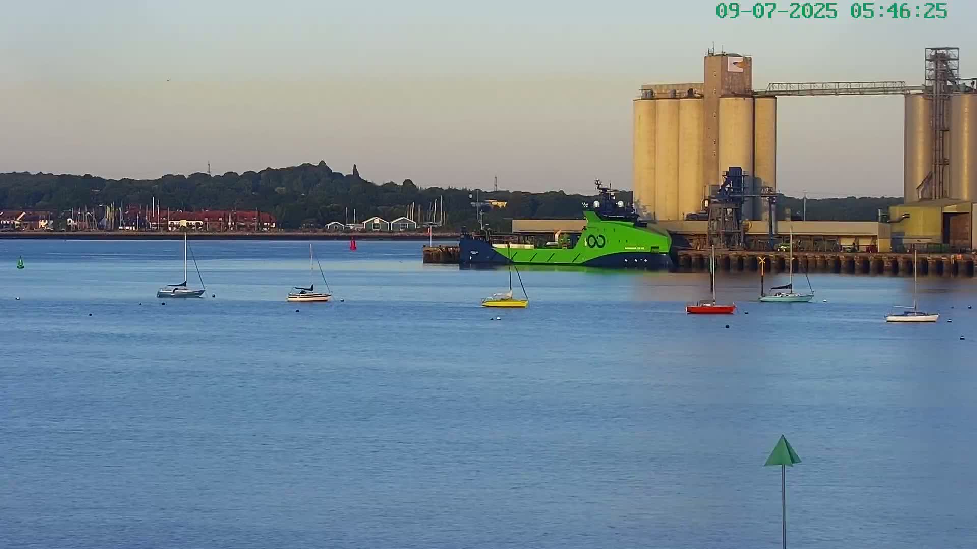 Southampton, Itchen River Agricultural Silos & Hyte View & (Tug & RoRo) Shipspotting  Live Cam - Southampton, Hampshire, South East, England, United Kingdom