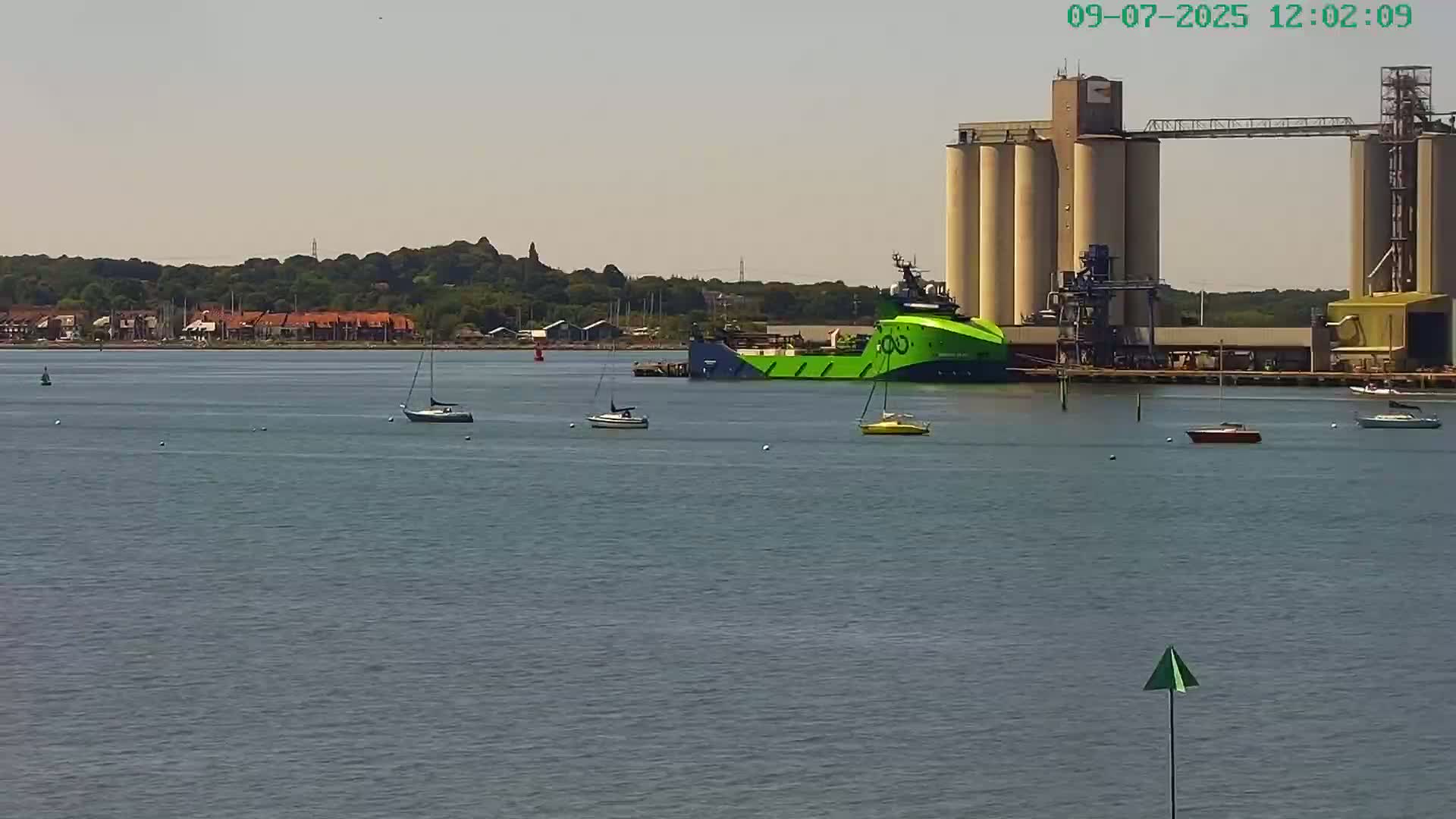 Southampton, Itchen River Agricultural Silos & Hyte View & (Tug & RoRo) Shipspotting  Live Cam - Southampton, Hampshire, South East, England, United Kingdom