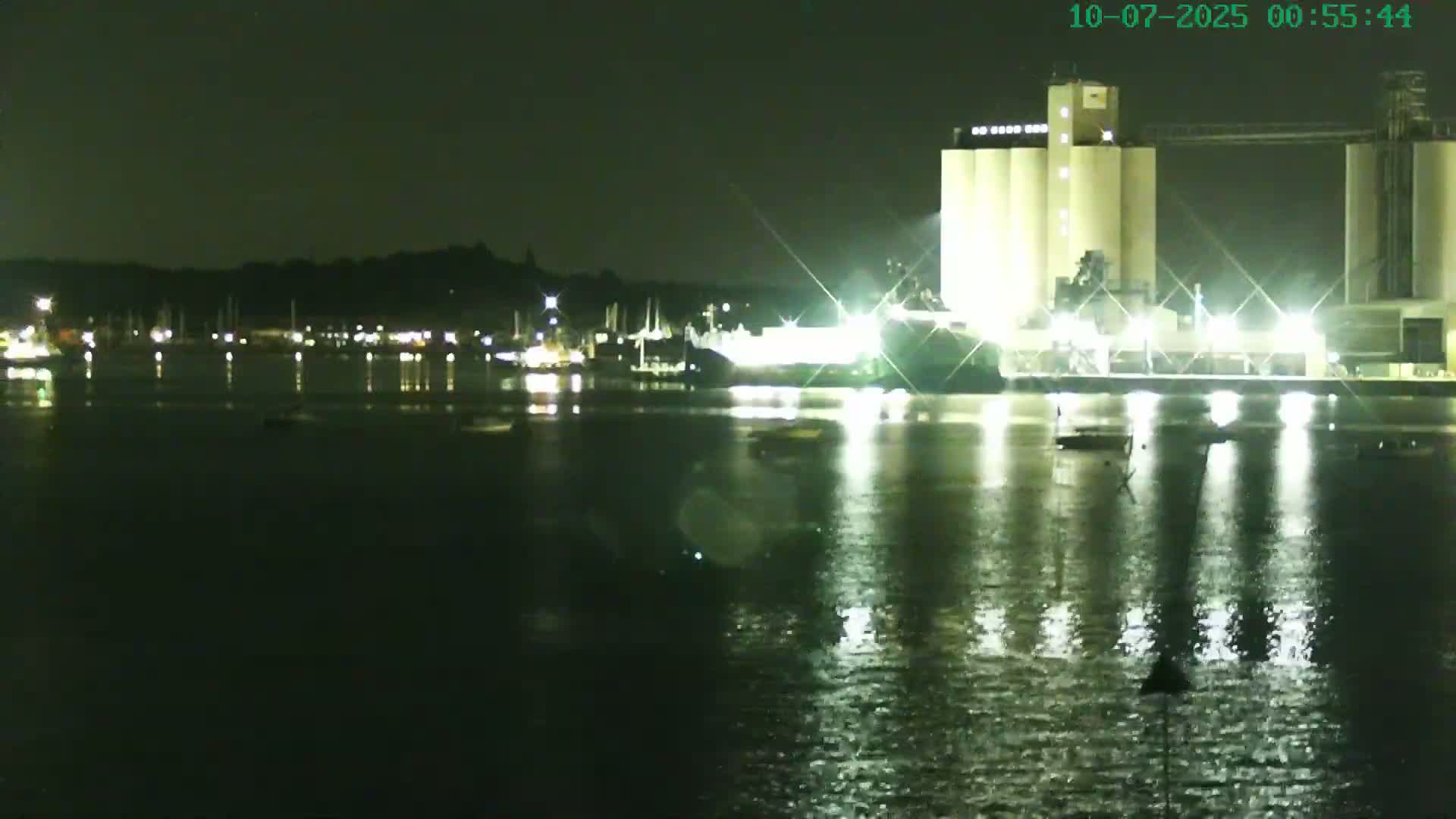 Southampton, Itchen River Agricultural Silos & Hyte View & (Tug & RoRo) Shipspotting  Live Cam - Southampton, Hampshire, South East, England, United Kingdom