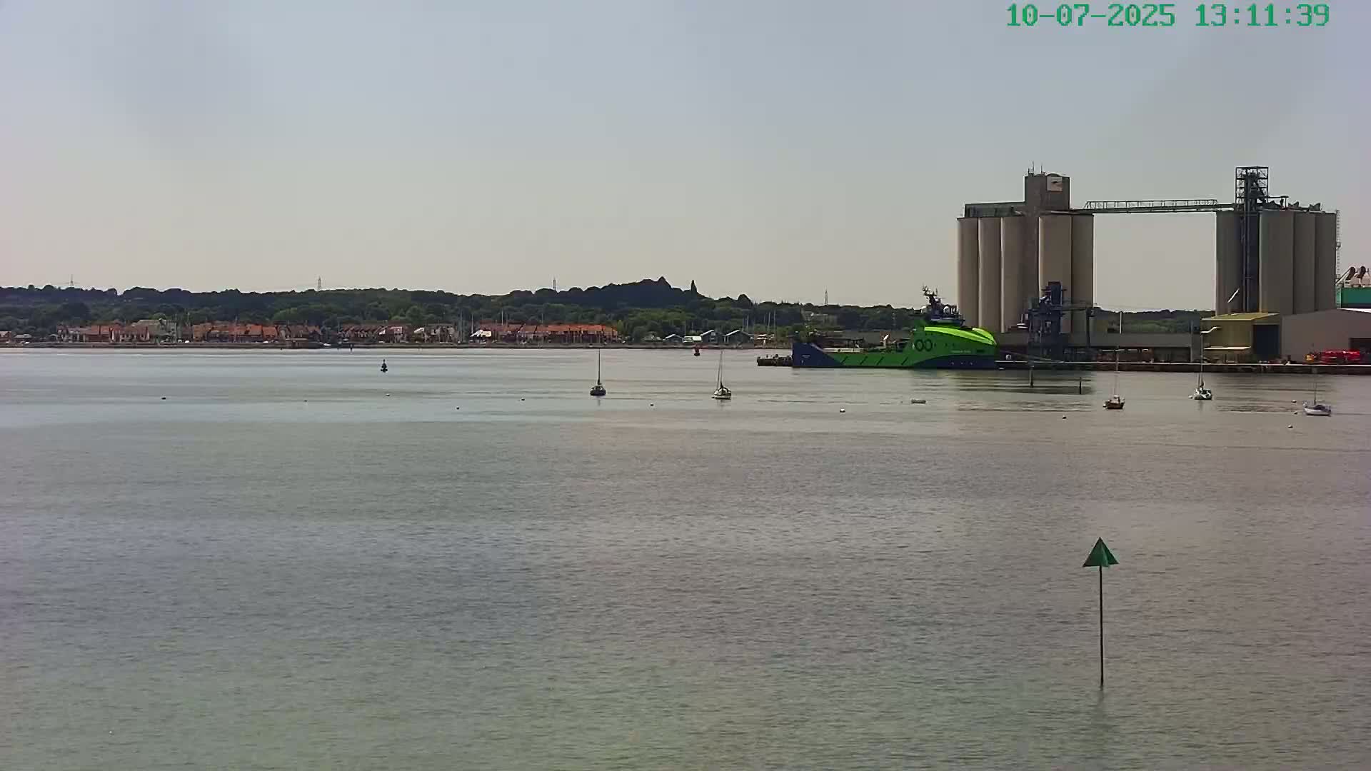 Southampton, Itchen River Agricultural Silos & Hyte View & (Tug & RoRo) Shipspotting  Live Cam - Southampton, Hampshire, South East, England, United Kingdom
