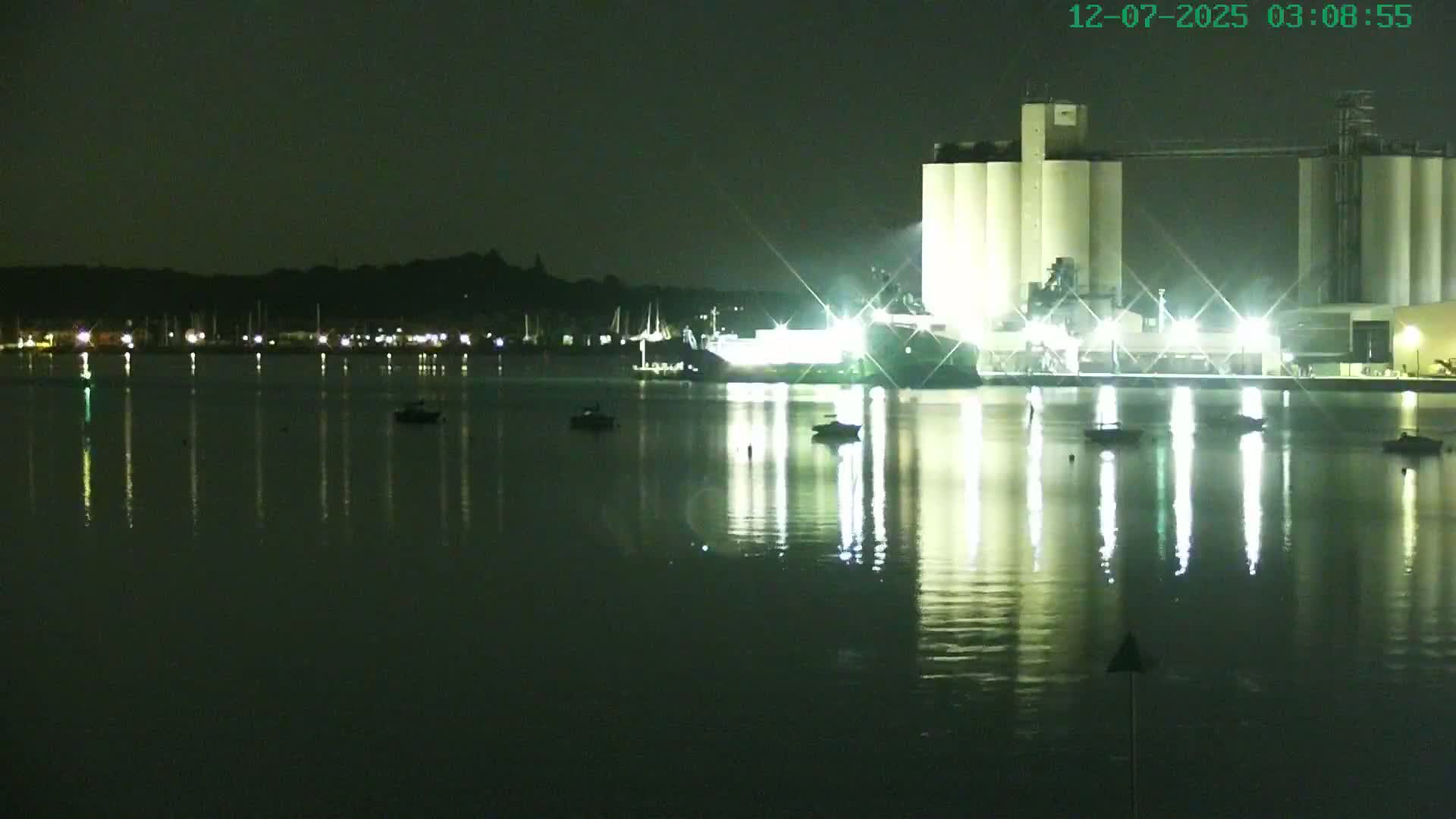 Southampton, Itchen River Agricultural Silos & Hyte View & (Tug & RoRo) Shipspotting  Live Cam - Southampton, Hampshire, South East, England, United Kingdom