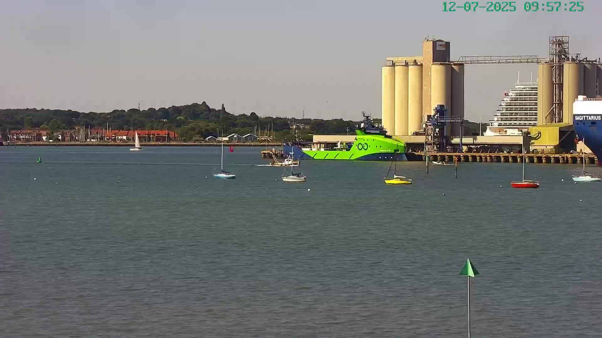 Southampton, Itchen River Agricultural Silos & Hyte View & (Tug & RoRo) Shipspotting  Live Cam - Southampton, Hampshire, South East, England, United Kingdom
