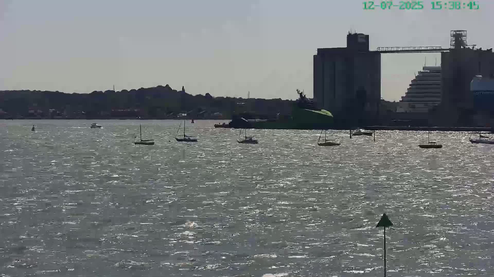 Southampton, Itchen River Agricultural Silos & Hyte View & (Tug & RoRo) Shipspotting  Live Cam - Southampton, Hampshire, South East, England, United Kingdom