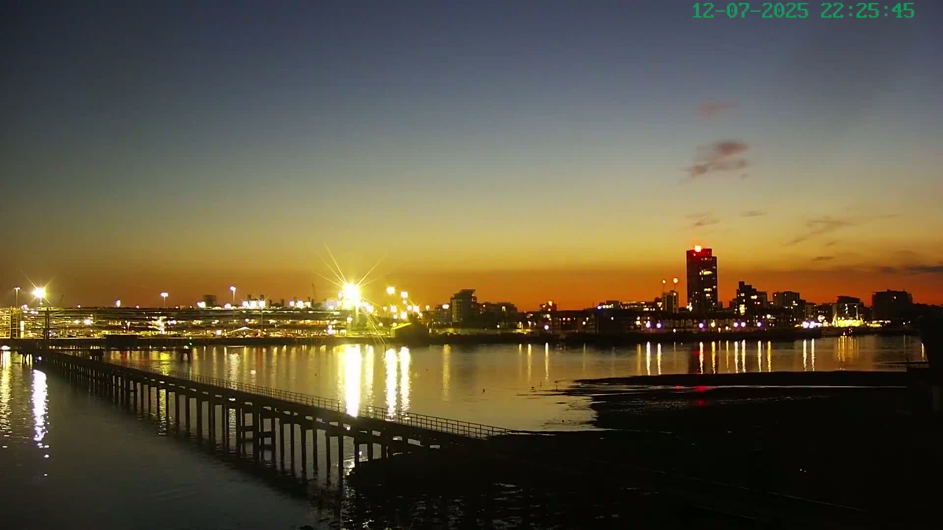 Southampton, Itchen River Agricultural Silos & Hyte View & (Tug & RoRo) Shipspotting  Live Cam - Southampton, Hampshire, South East, England, United Kingdom