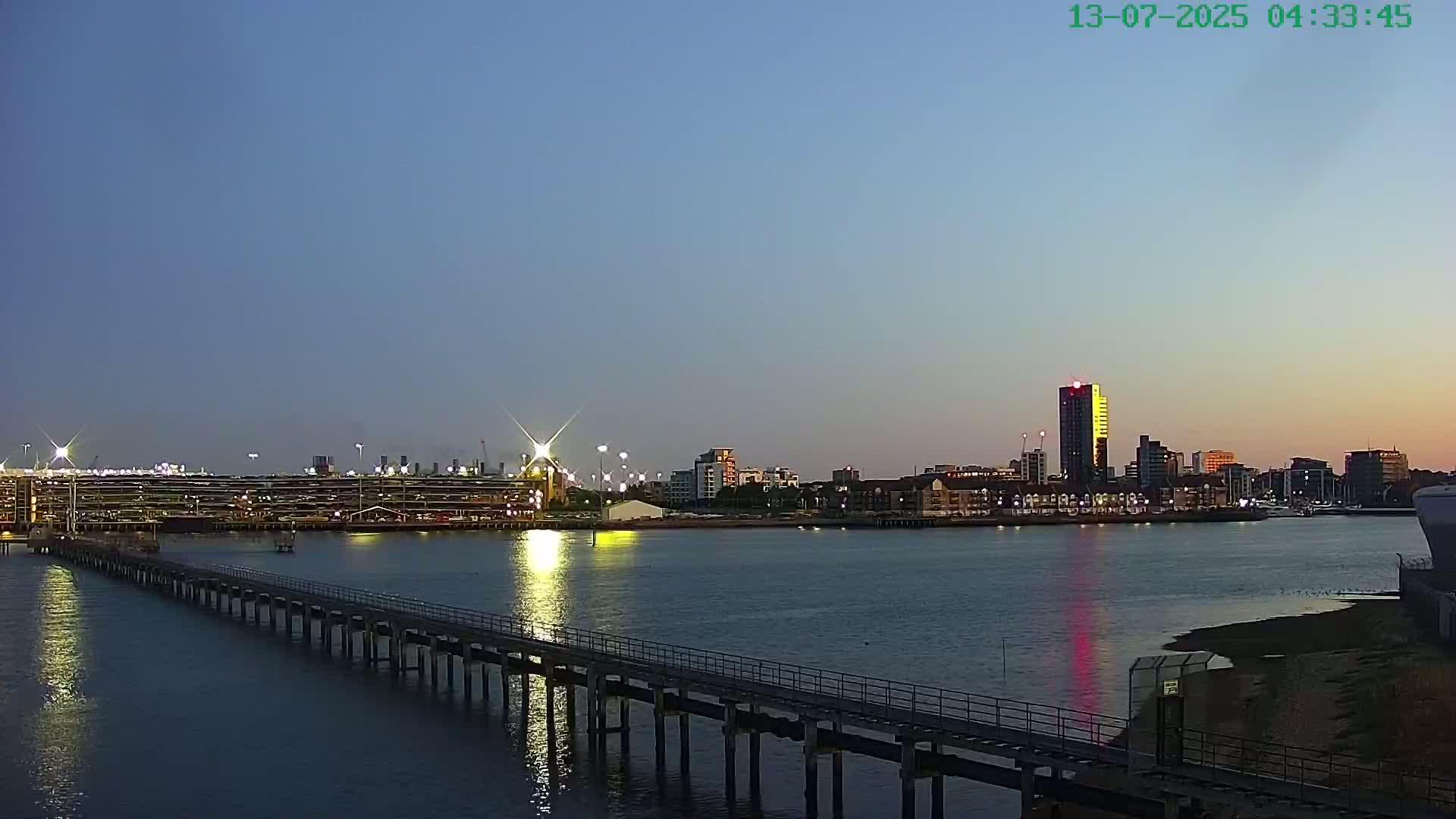 Southampton, Itchen River Agricultural Silos & Hyte View & (Tug & RoRo) Shipspotting  Live Cam - Southampton, Hampshire, South East, England, United Kingdom