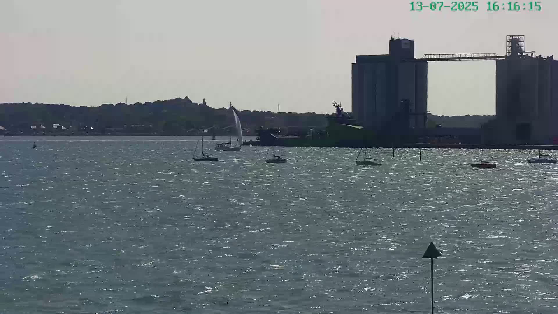 Southampton, Itchen River Agricultural Silos & Hyte View & (Tug & RoRo) Shipspotting  Live Cam - Southampton, Hampshire, South East, England, United Kingdom