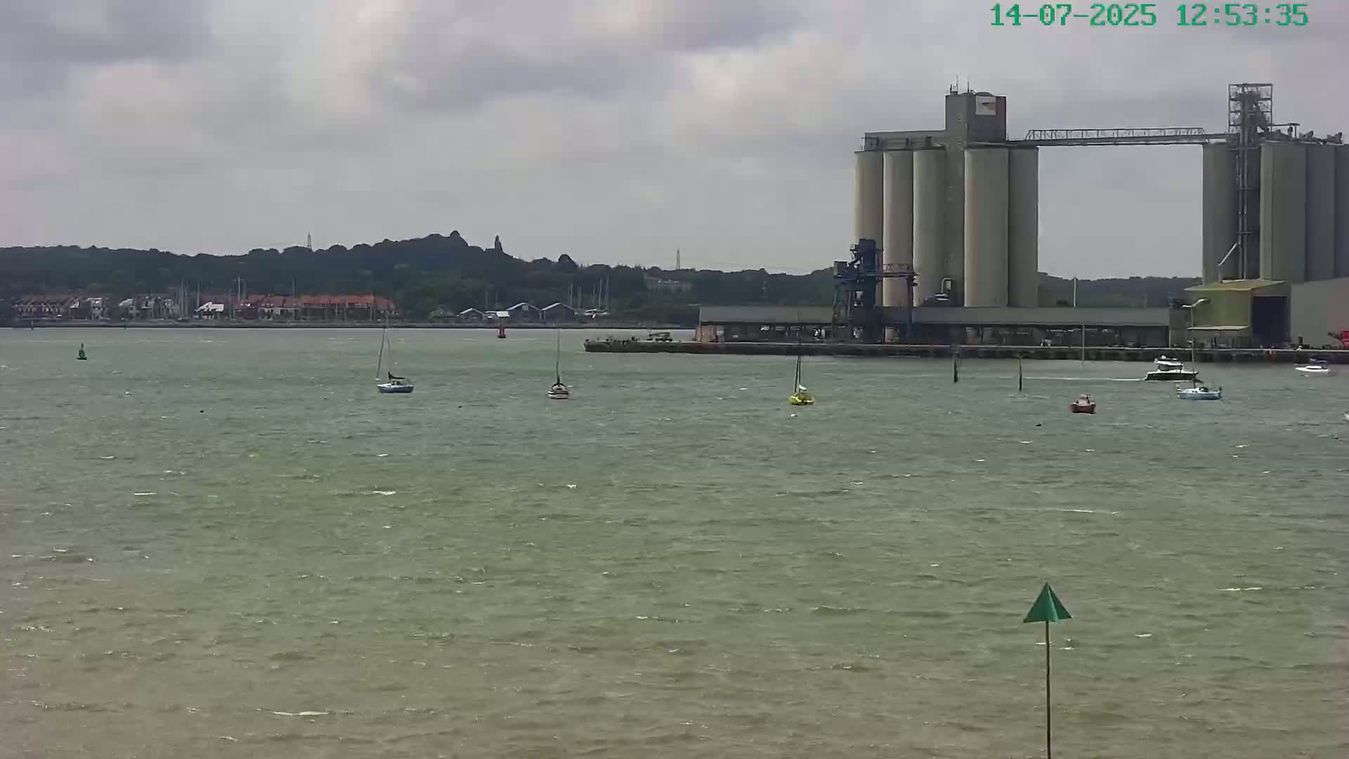 Southampton, Itchen River Agricultural Silos & Hyte View & (Tug & RoRo) Shipspotting  Live Cam - Southampton, Hampshire, South East, England, United Kingdom