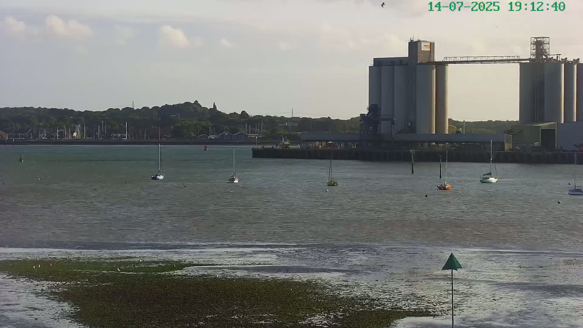 Southampton, Itchen River Agricultural Silos & Hyte View & (Tug & RoRo) Shipspotting  Live Cam - Southampton, Hampshire, South East, England, United Kingdom