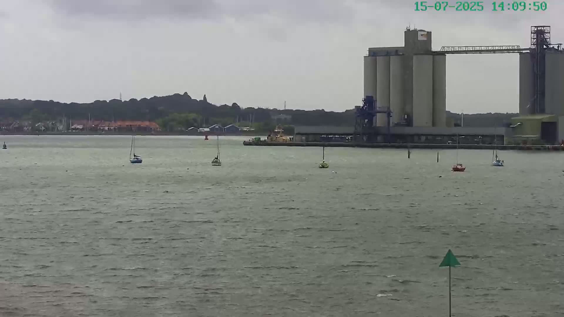 Southampton, Itchen River Agricultural Silos & Hyte View & (Tug & RoRo) Shipspotting  Live Cam - Southampton, Hampshire, South East, England, United Kingdom