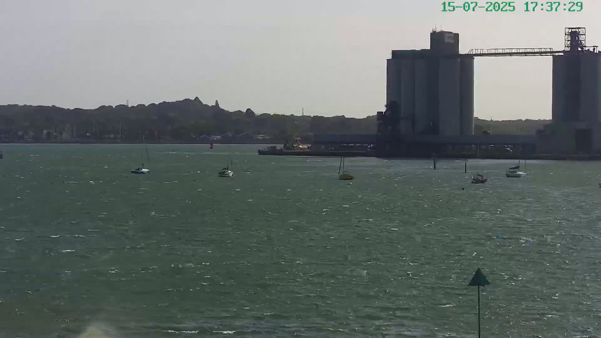 Southampton, Itchen River Agricultural Silos & Hyte View & (Tug & RoRo) Shipspotting  Live Cam - Southampton, Hampshire, South East, England, United Kingdom