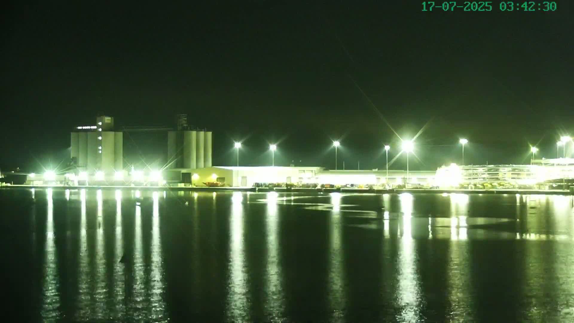Southampton, Itchen River Agricultural Silos & Hyte View & (Tug & RoRo) Shipspotting  Live Cam - Southampton, Hampshire, South East, England, United Kingdom