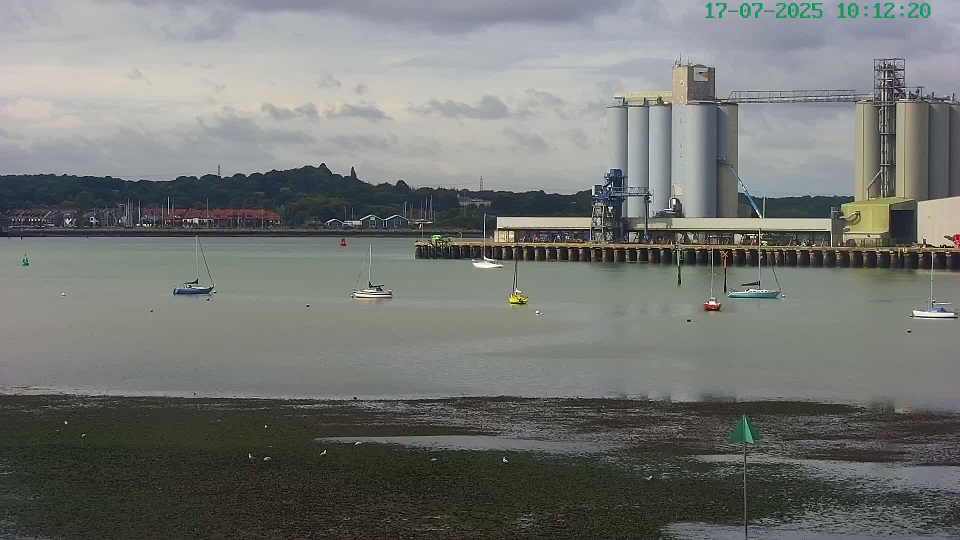 Southampton, Itchen River Agricultural Silos & Hyte View & (Tug & RoRo) Shipspotting  Live Cam - Southampton, Hampshire, South East, England, United Kingdom