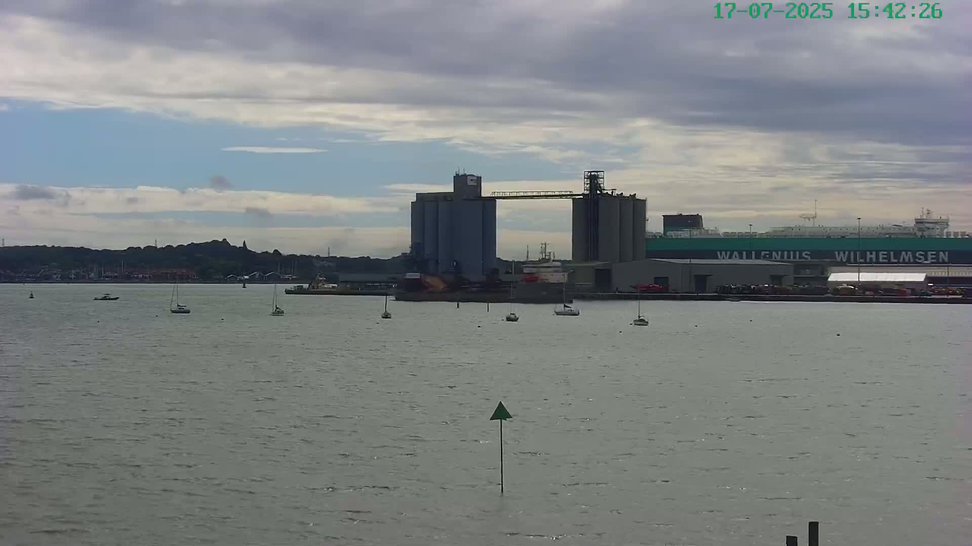 Southampton, Itchen River Agricultural Silos & Hyte View & (Tug & RoRo) Shipspotting  Live Cam - Southampton, Hampshire, South East, England, United Kingdom