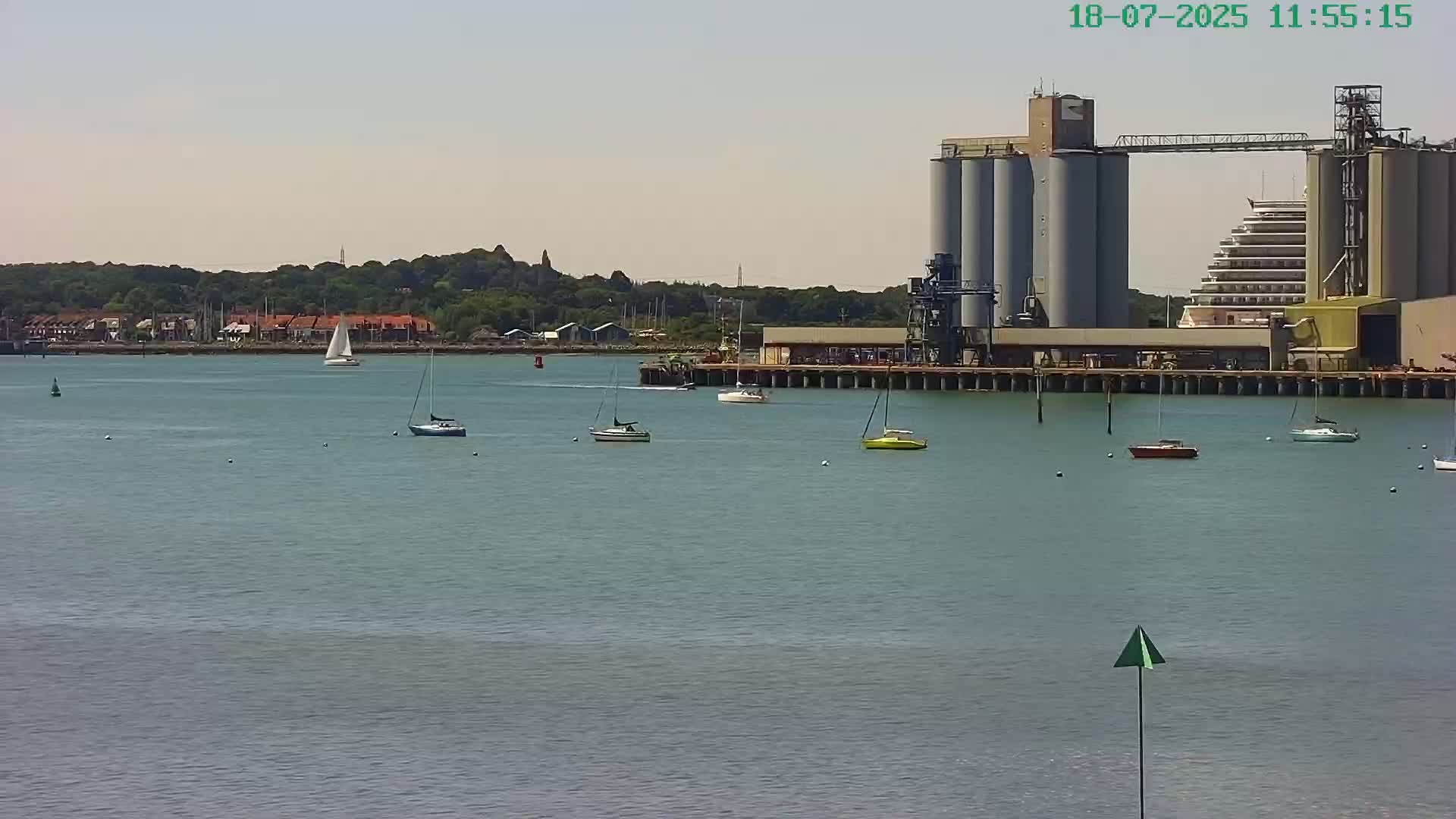 Southampton, Itchen River Agricultural Silos & Hyte View & (Tug & RoRo) Shipspotting  Live Cam - Southampton, Hampshire, South East, England, United Kingdom