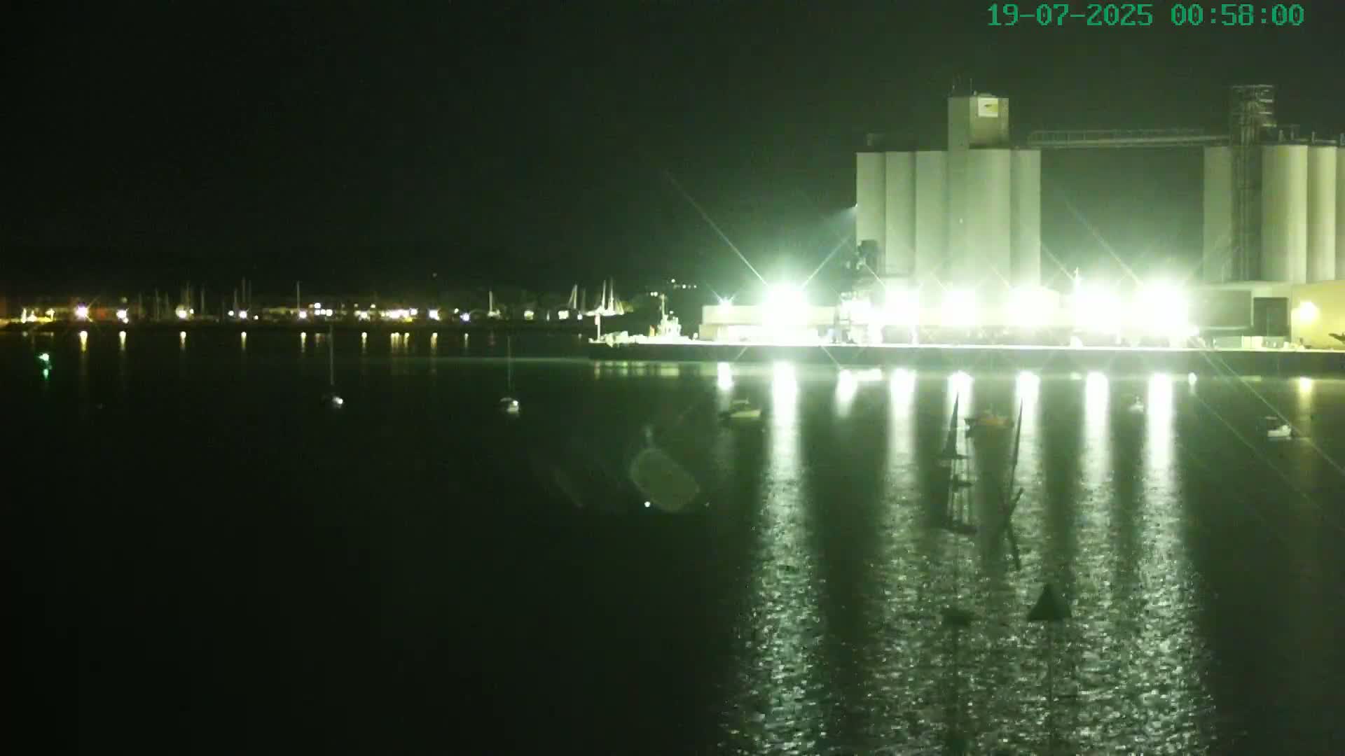 Southampton, Itchen River Agricultural Silos & Hyte View & (Tug & RoRo) Shipspotting  Live Cam - Southampton, Hampshire, South East, England, United Kingdom