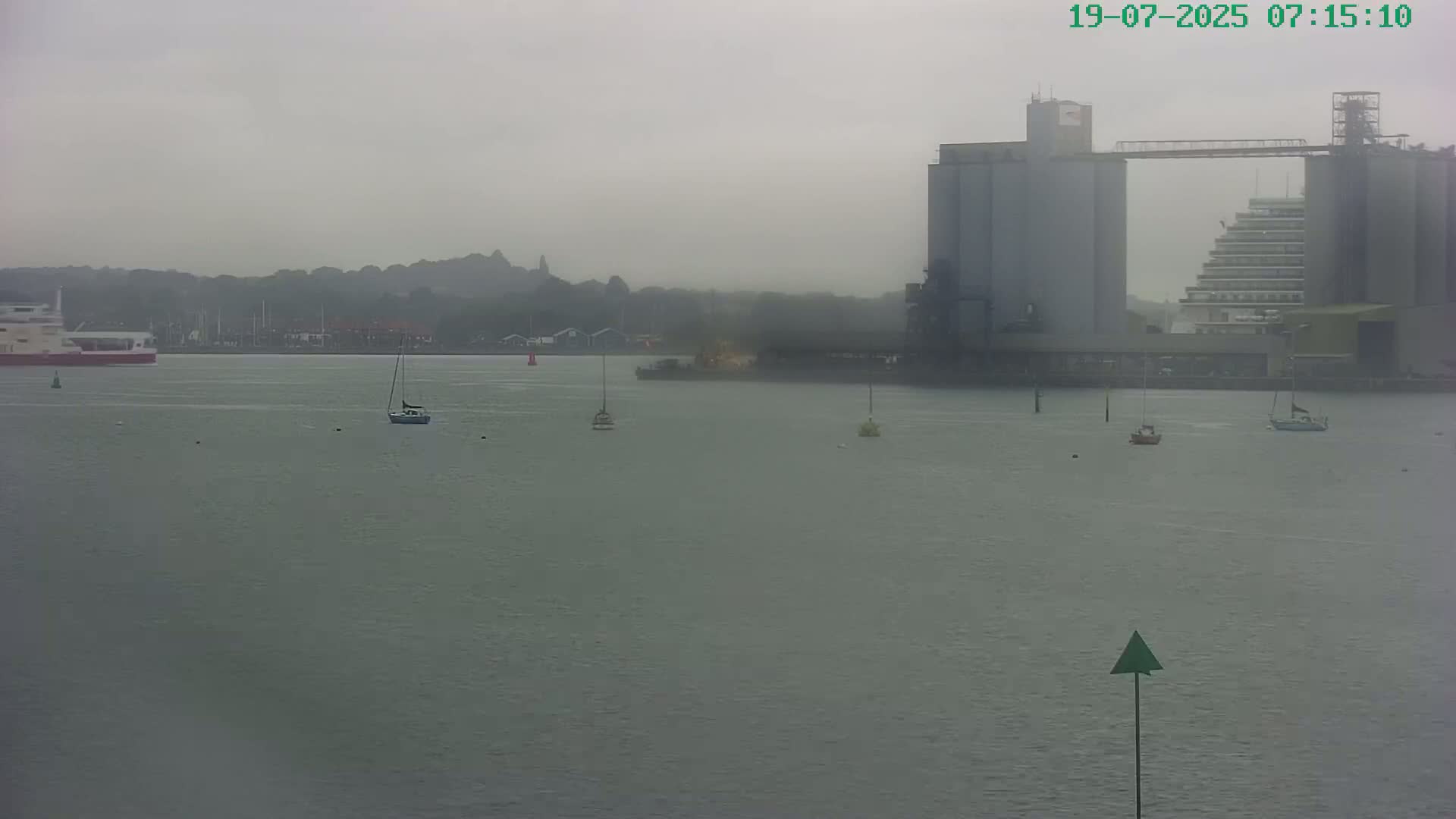 Southampton, Itchen River Agricultural Silos & Hyte View & (Tug & RoRo) Shipspotting  Live Cam - Southampton, Hampshire, South East, England, United Kingdom