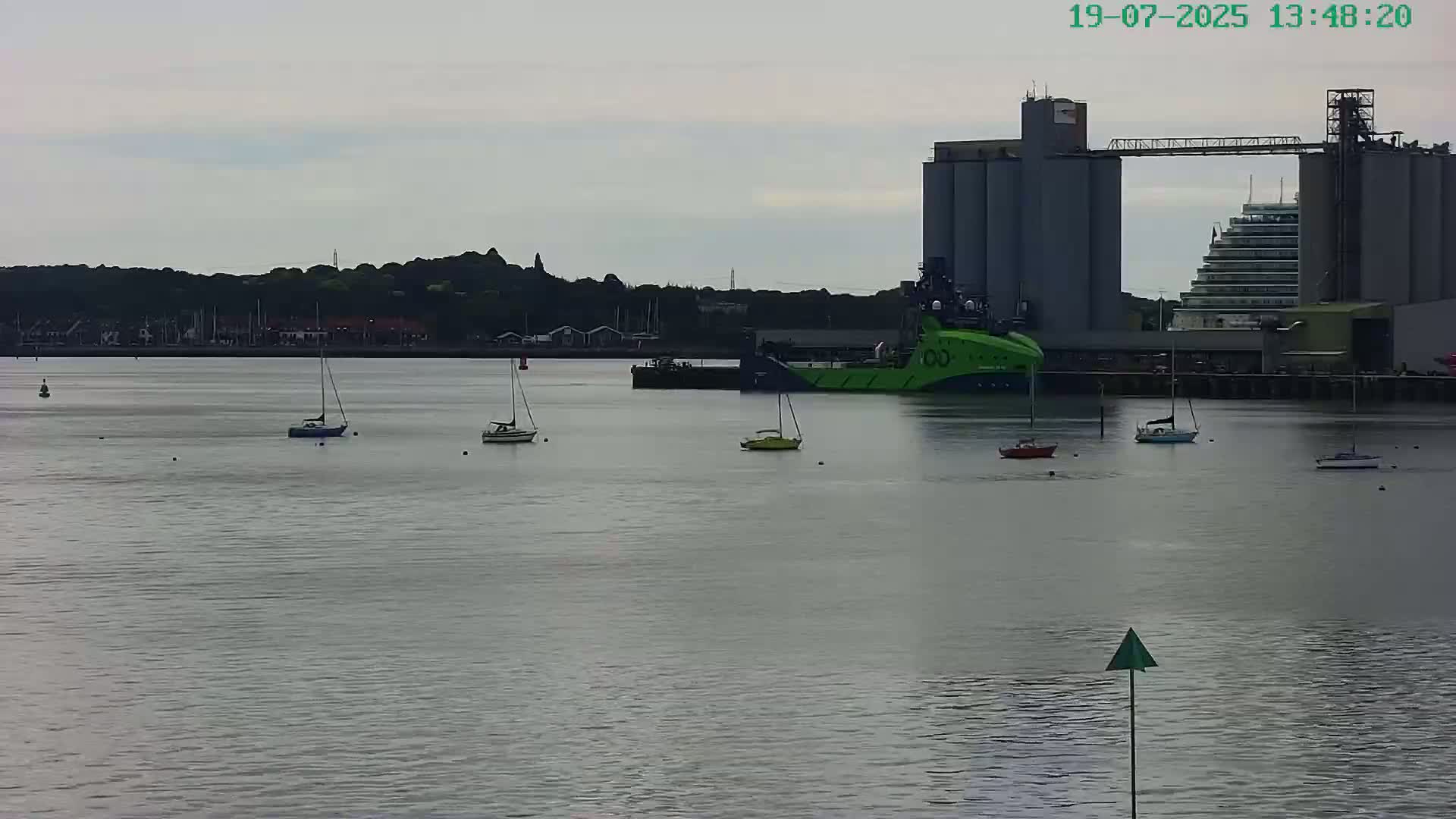 Southampton, Itchen River Agricultural Silos & Hyte View & (Tug & RoRo) Shipspotting  Live Cam - Southampton, Hampshire, South East, England, United Kingdom