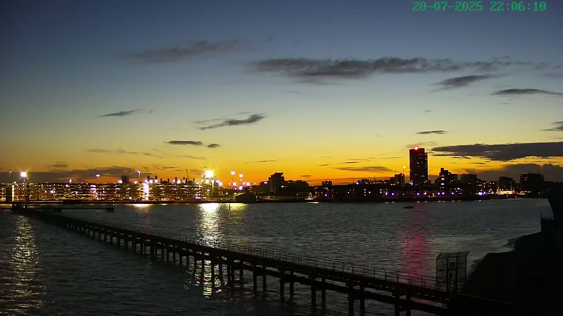 Southampton, Itchen River Agricultural Silos & Hyte View & (Tug & RoRo) Shipspotting  Live Cam - Southampton, Hampshire, South East, England, United Kingdom