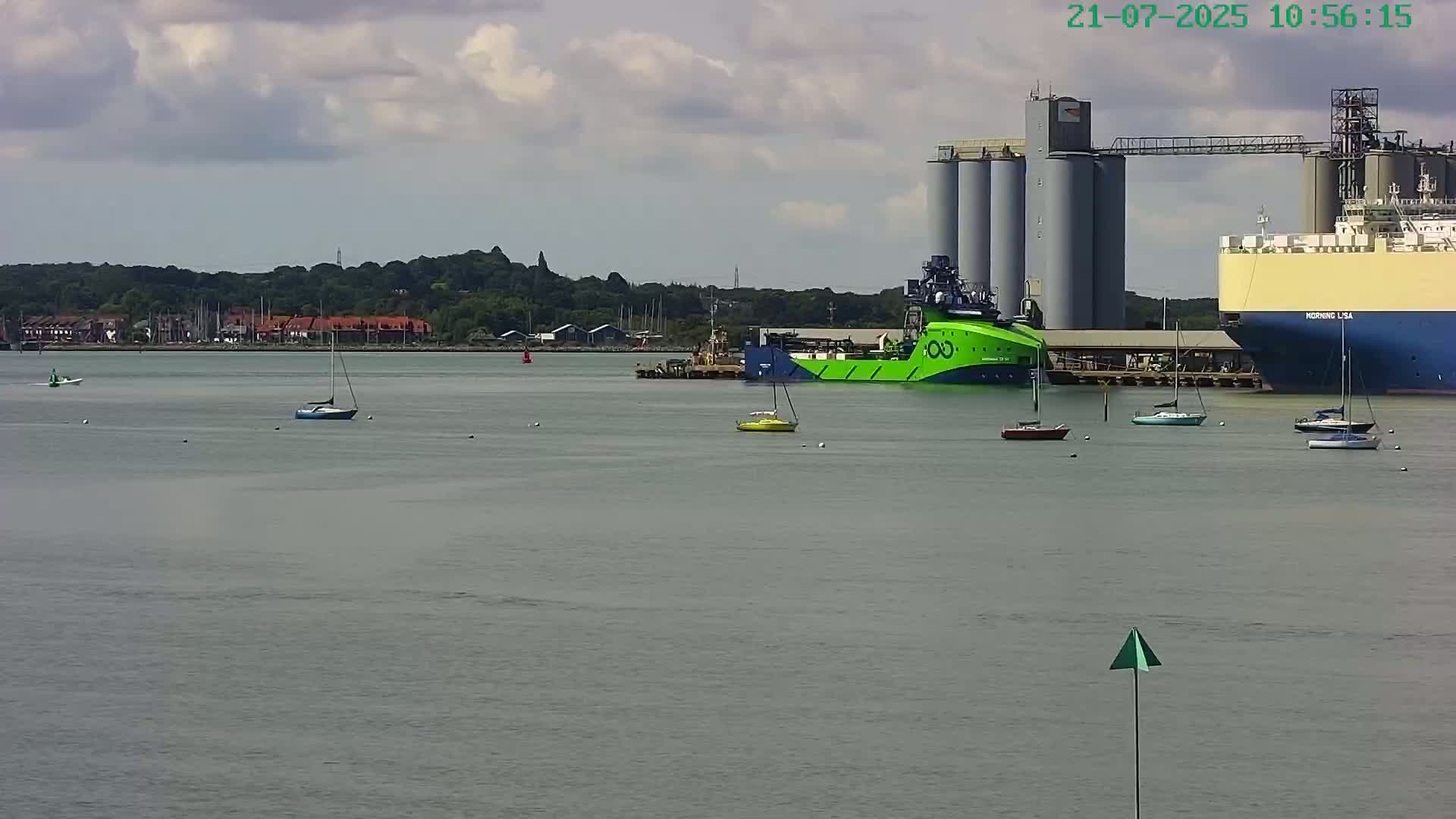 Southampton, Itchen River Agricultural Silos & Hyte View & (Tug & RoRo) Shipspotting  Live Cam - Southampton, Hampshire, South East, England, United Kingdom