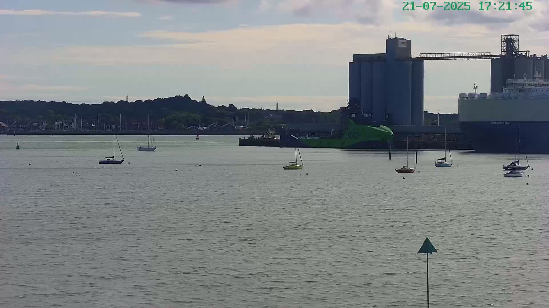 Southampton, Itchen River Agricultural Silos & Hyte View & (Tug & RoRo) Shipspotting  Live Cam - Southampton, Hampshire, South East, England, United Kingdom