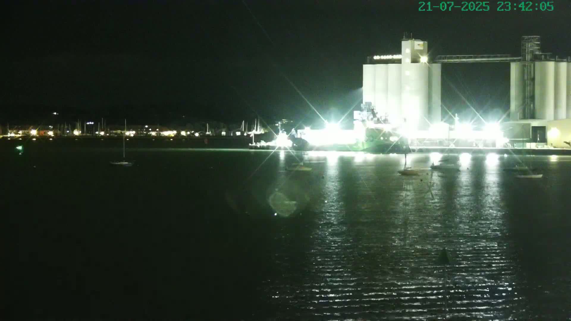 Southampton, Itchen River Agricultural Silos & Hyte View & (Tug & RoRo) Shipspotting  Live Cam - Southampton, Hampshire, South East, England, United Kingdom