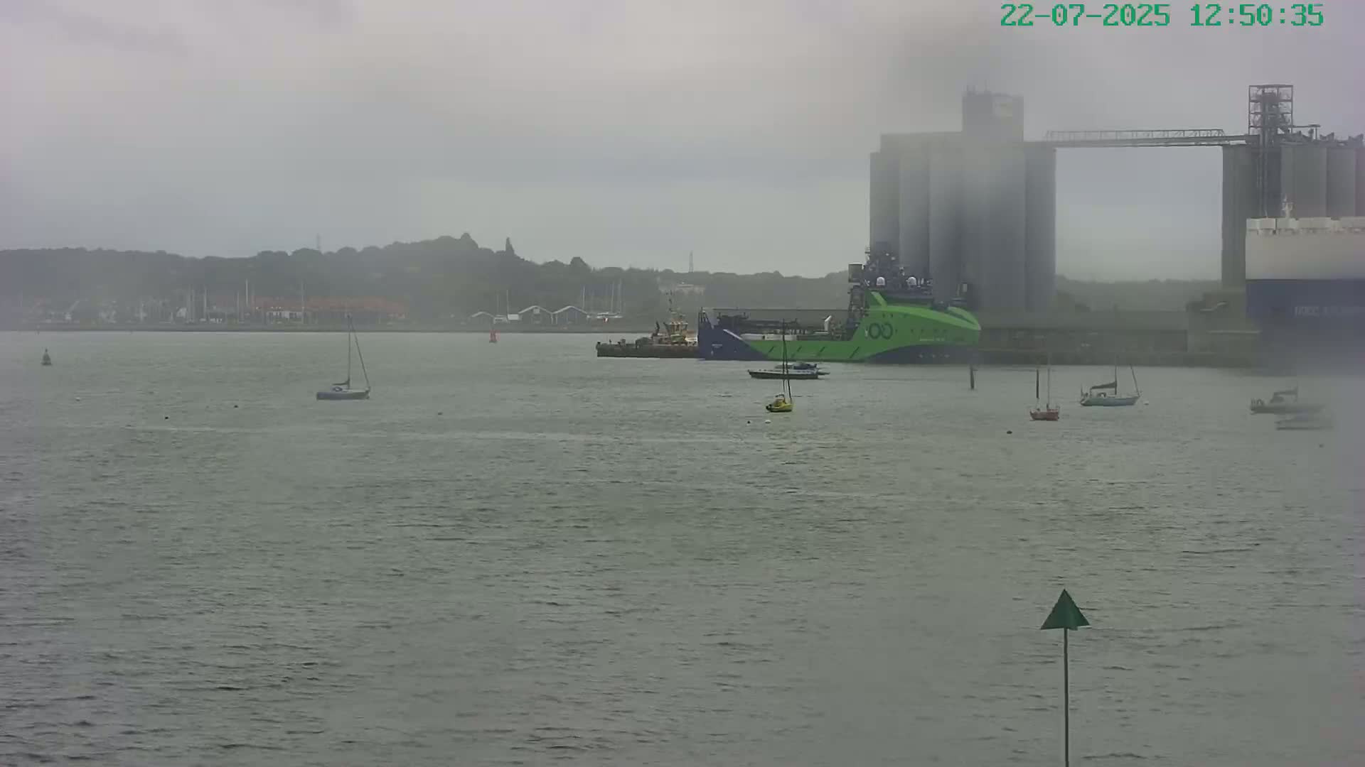 Southampton, Itchen River Agricultural Silos & Hyte View & (Tug & RoRo) Shipspotting  Live Cam - Southampton, Hampshire, South East, England, United Kingdom