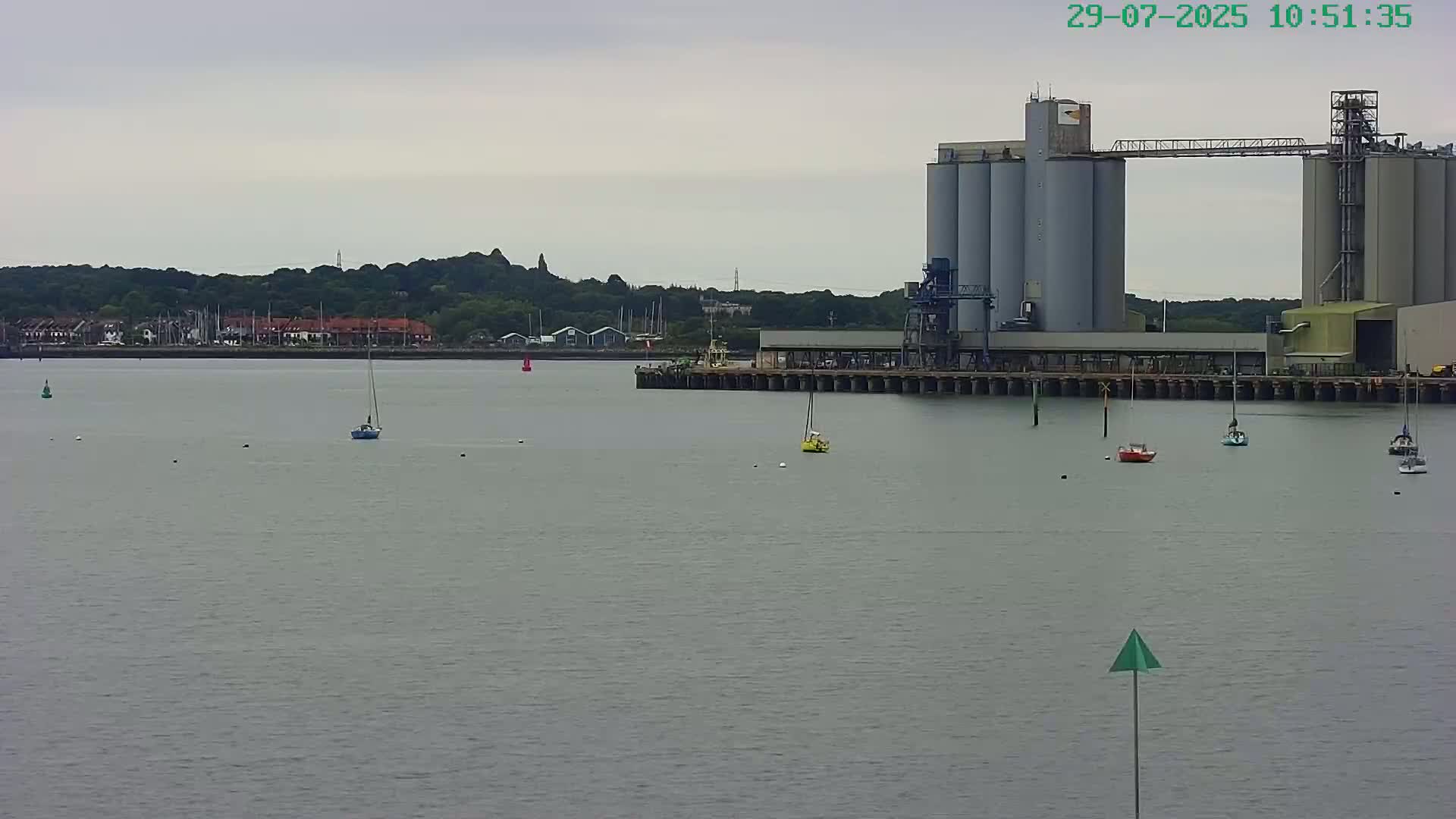 Southampton, Itchen River Agricultural Silos & Hyte View & (Tug & RoRo) Shipspotting  Live Cam - Southampton, Hampshire, South East, England, United Kingdom