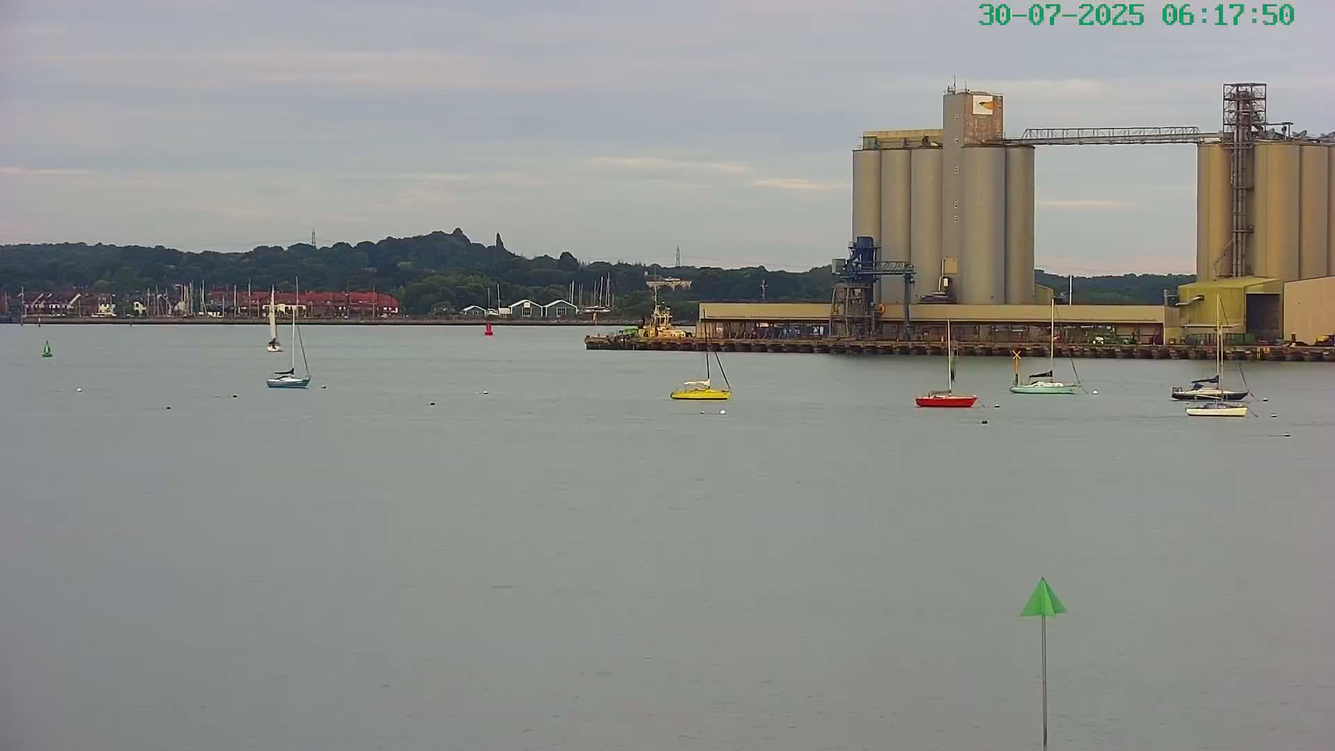 Southampton, Itchen River Agricultural Silos & Hyte View & (Tug & RoRo) Shipspotting  Live Cam - Southampton, Hampshire, South East, England, United Kingdom