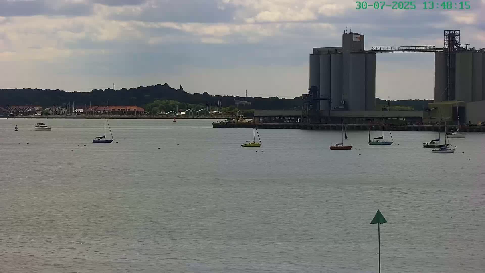 Southampton, Itchen River Agricultural Silos & Hyte View & (Tug & RoRo) Shipspotting  Live Cam - Southampton, Hampshire, South East, England, United Kingdom