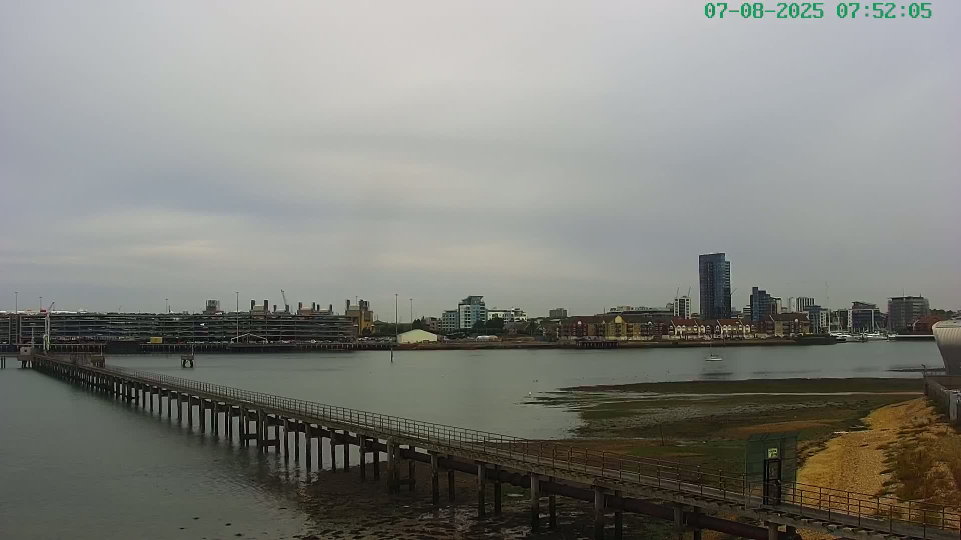 Southampton, Itchen River Agricultural Silos & Hyte View & (Tug & RoRo) Shipspotting  Live Cam - Southampton, Hampshire, South East, England, United Kingdom