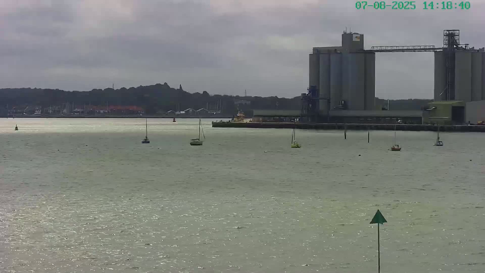 Southampton, Itchen River Agricultural Silos & Hyte View & (Tug & RoRo) Shipspotting  Live Cam - Southampton, Hampshire, South East, England, United Kingdom