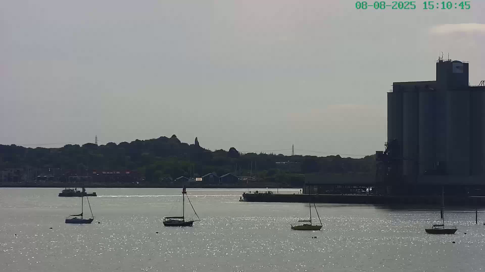 Southampton, Itchen River Agricultural Silos & Hyte View & (Tug & RoRo) Shipspotting  Live Cam - Southampton, Hampshire, South East, England, United Kingdom