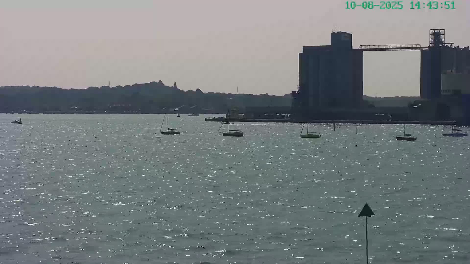 Southampton, Itchen River Agricultural Silos & Hyte View & (Tug & RoRo) Shipspotting  Live Cam - Southampton, Hampshire, South East, England, United Kingdom
