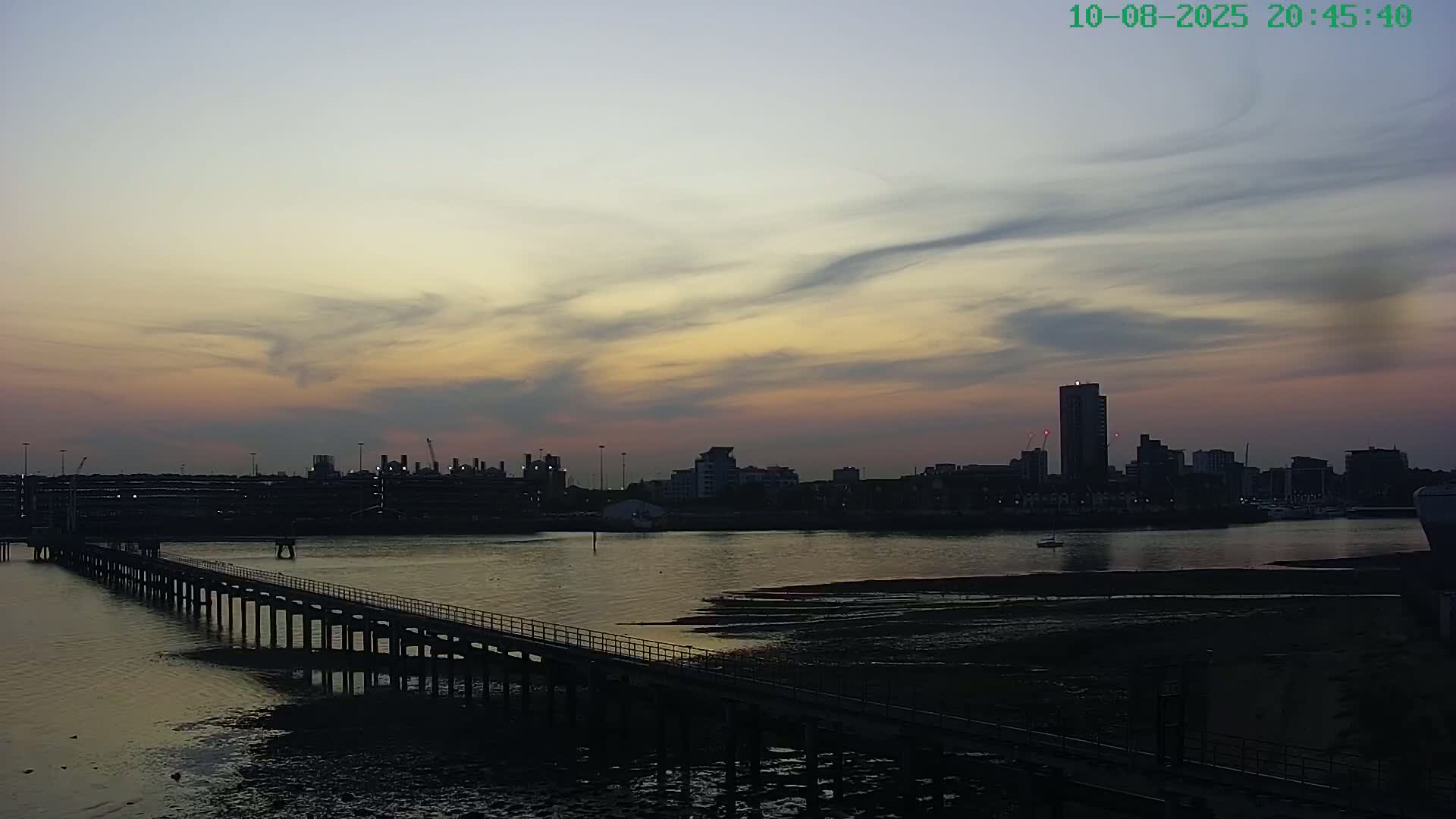 Southampton, Itchen River Agricultural Silos & Hyte View & (Tug & RoRo) Shipspotting  Live Cam - Southampton, Hampshire, South East, England, United Kingdom