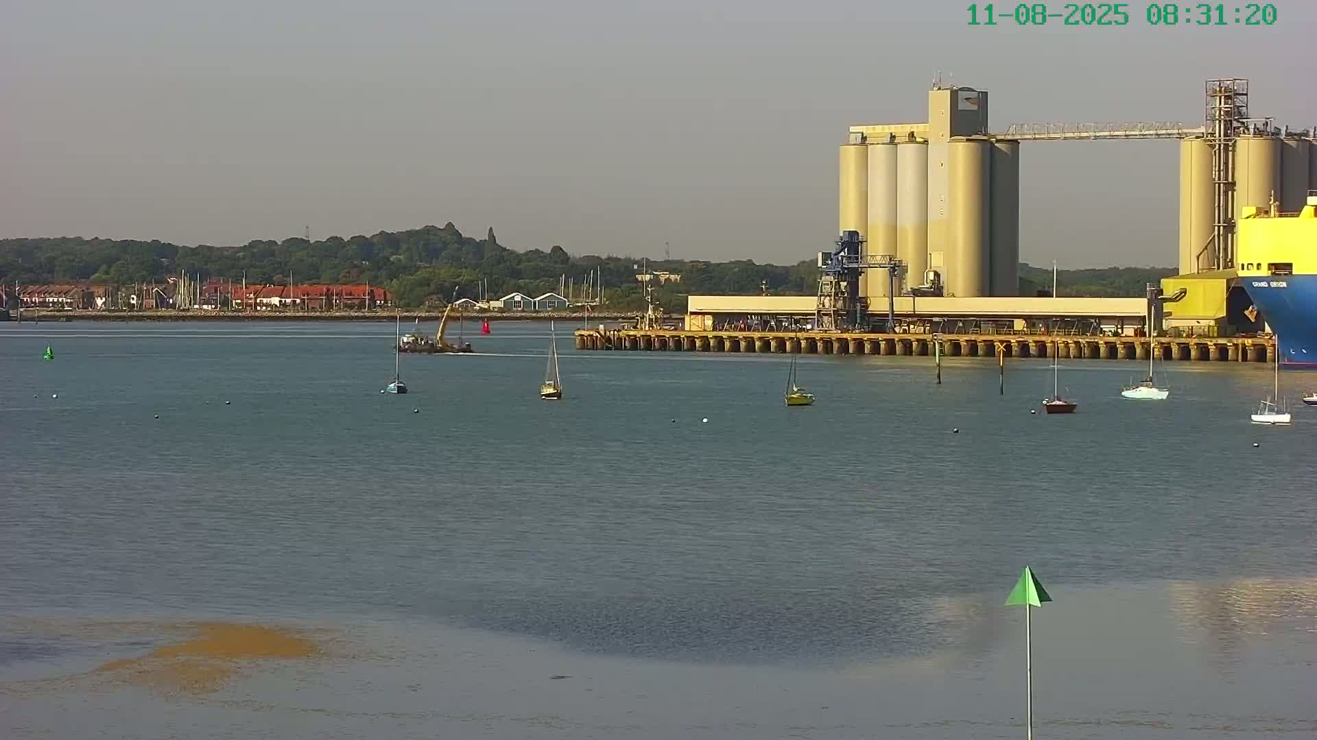 Southampton, Itchen River Agricultural Silos & Hyte View & (Tug & RoRo) Shipspotting  Live Cam - Southampton, Hampshire, South East, England, United Kingdom