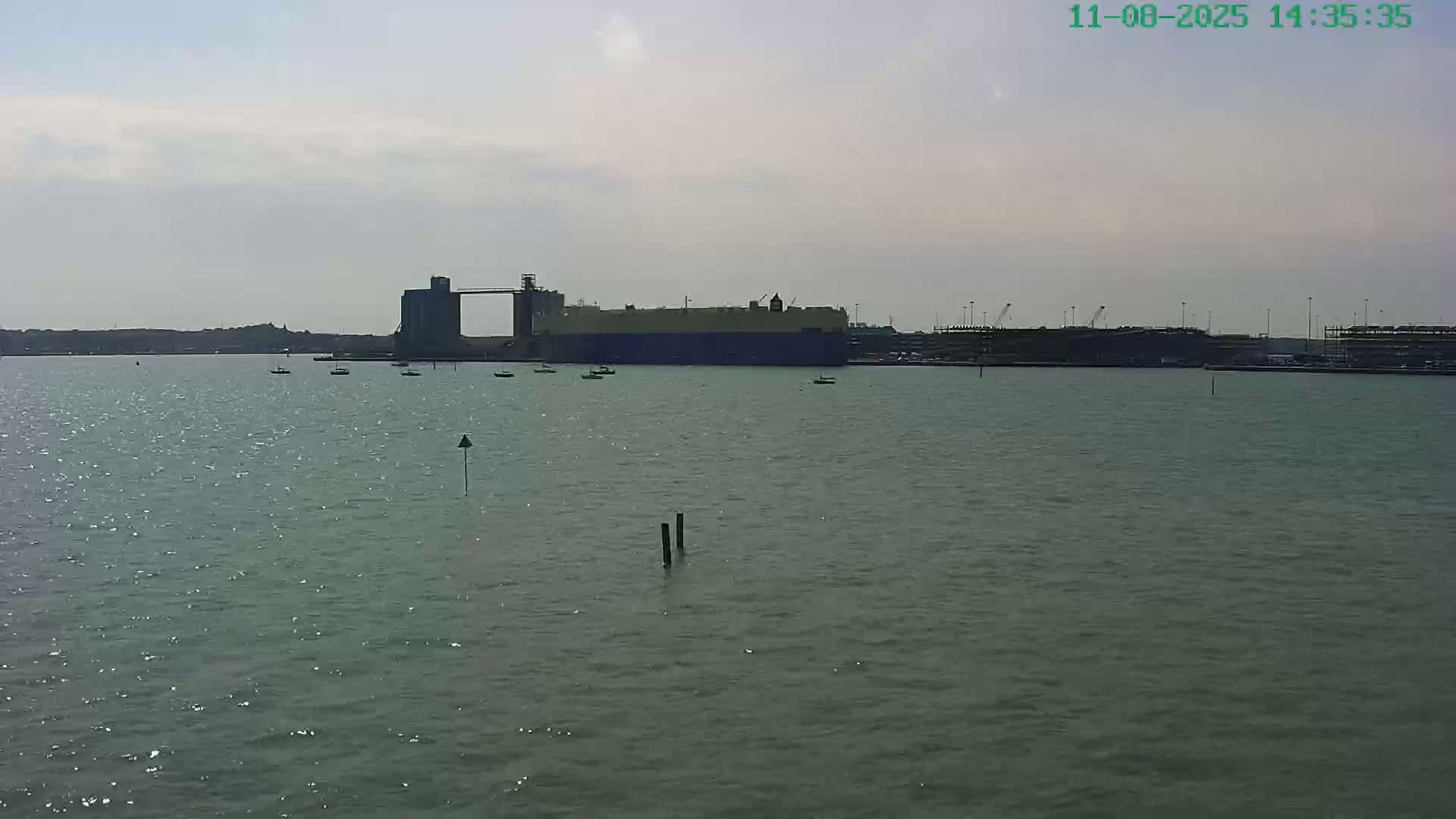 Southampton, Itchen River Agricultural Silos & Hyte View & (Tug & RoRo) Shipspotting  Live Cam - Southampton, Hampshire, South East, England, United Kingdom