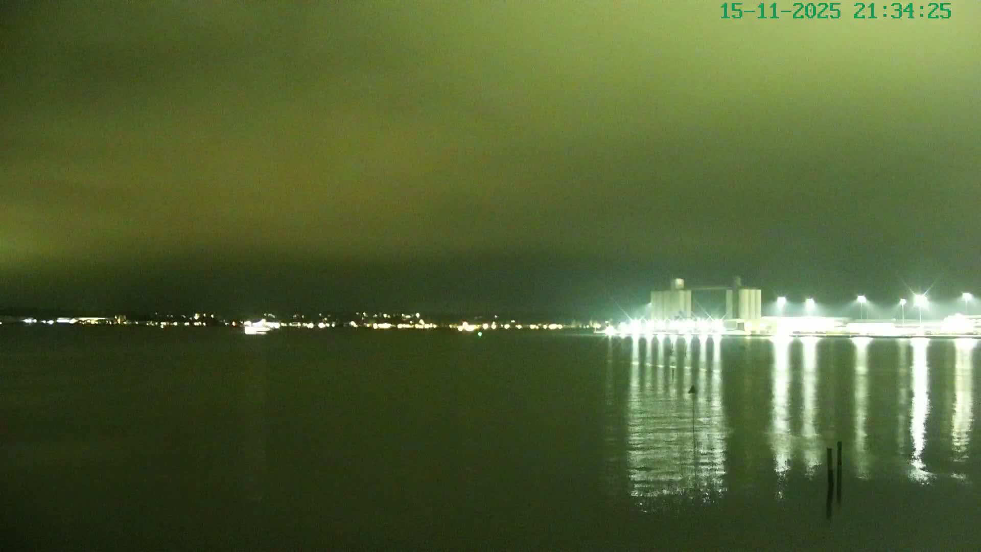 Southampton, Itchen River Agricultural Silos & Hyte View & (Tug & RoRo) Shipspotting  Live Cam - Southampton, Hampshire, South East, England, United Kingdom