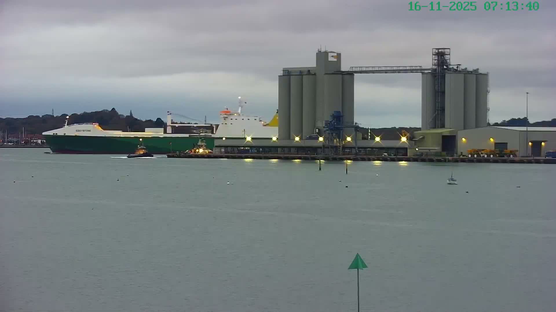 Southampton, Itchen River Agricultural Silos & Hyte View & (Tug & RoRo) Shipspotting  Live Cam - Southampton, Hampshire, South East, England, United Kingdom