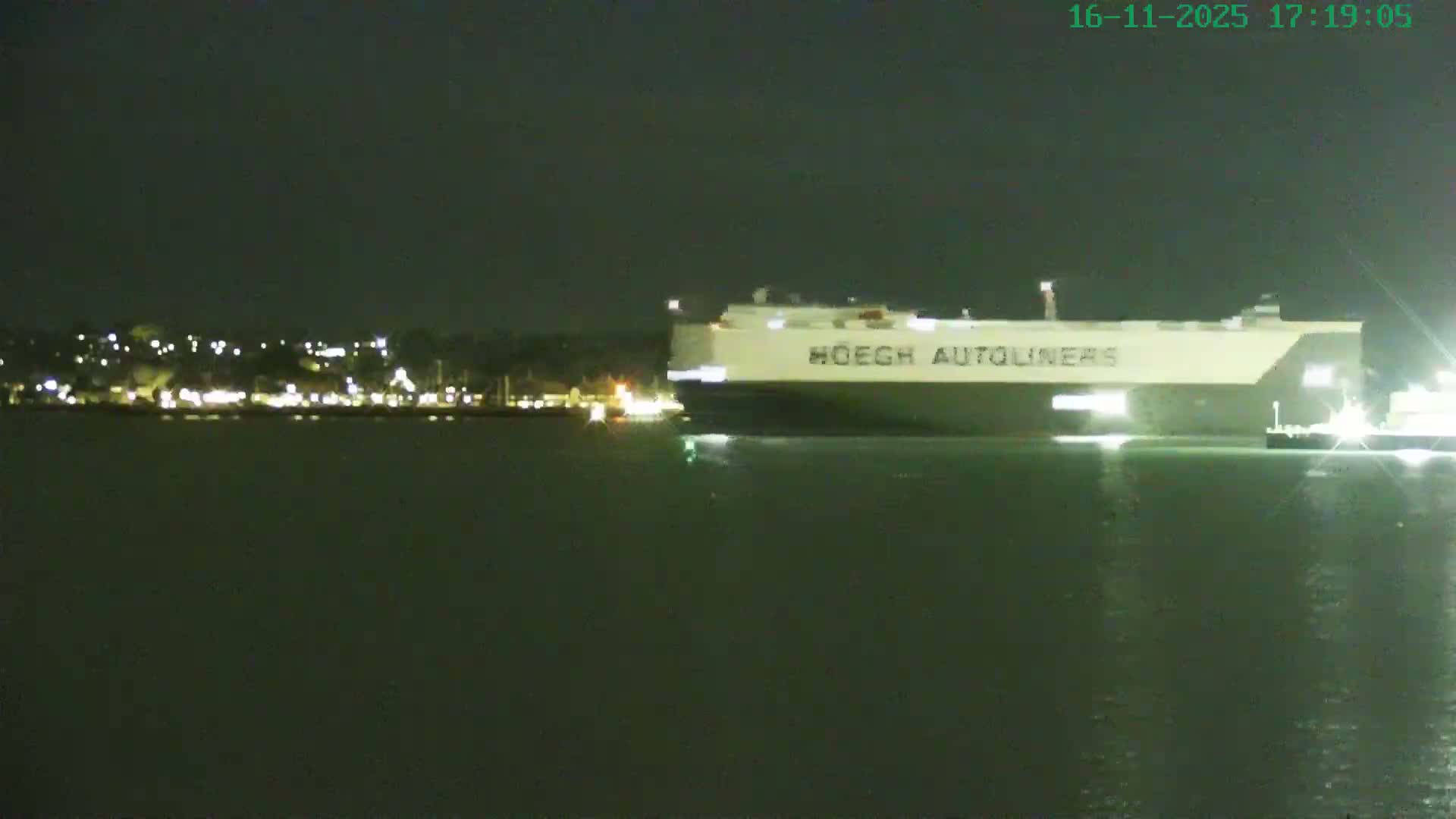 Southampton, Itchen River Agricultural Silos & Hyte View & (Tug & RoRo) Shipspotting  Live Cam - Southampton, Hampshire, South East, England, United Kingdom