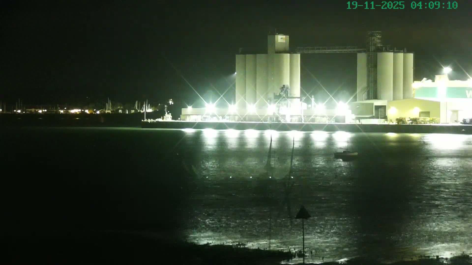 Southampton, Itchen River Agricultural Silos & Hyte View & (Tug & RoRo) Shipspotting  Live Cam - Southampton, Hampshire, South East, England, United Kingdom