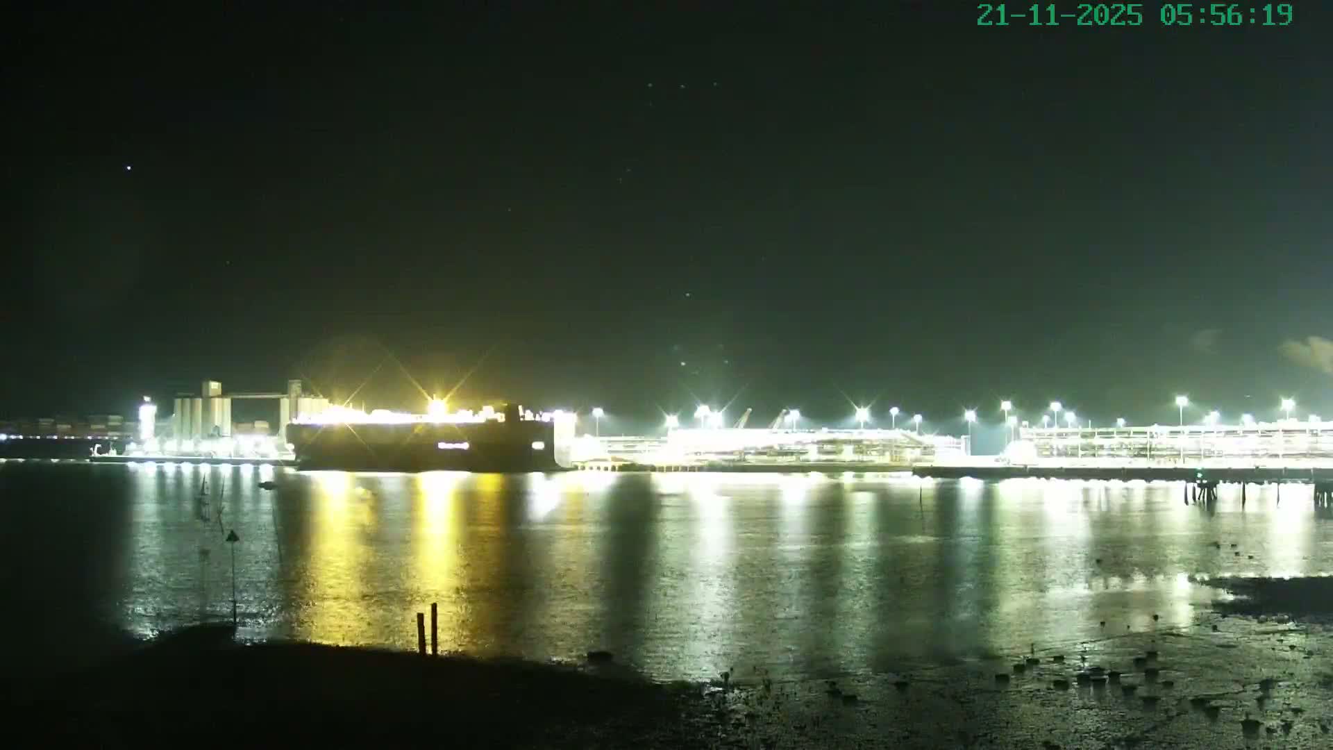 Southampton, Itchen River Agricultural Silos & Hyte View & (Tug & RoRo) Shipspotting  Live Cam - Southampton, Hampshire, South East, England, United Kingdom