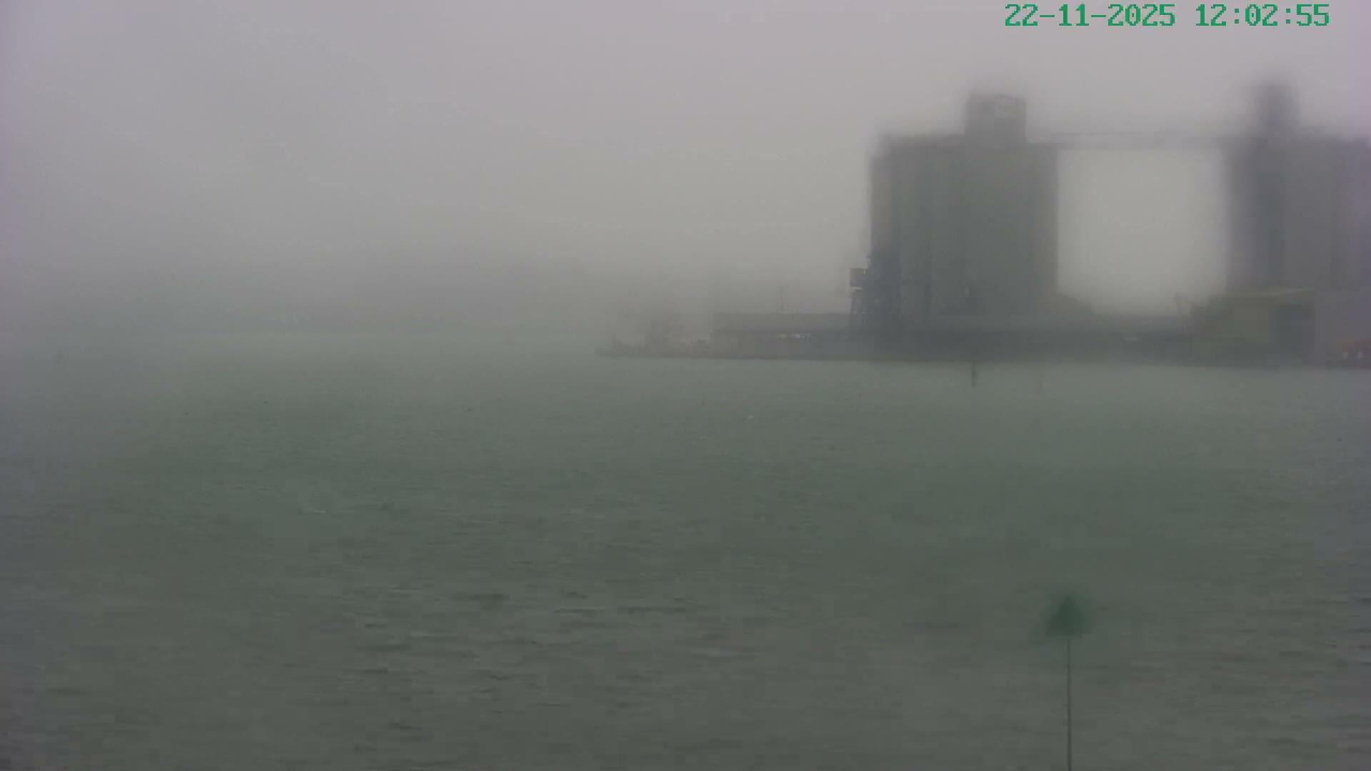 Southampton, Itchen River Agricultural Silos & Hyte View & (Tug & RoRo) Shipspotting  Live Cam - Southampton, Hampshire, South East, England, United Kingdom